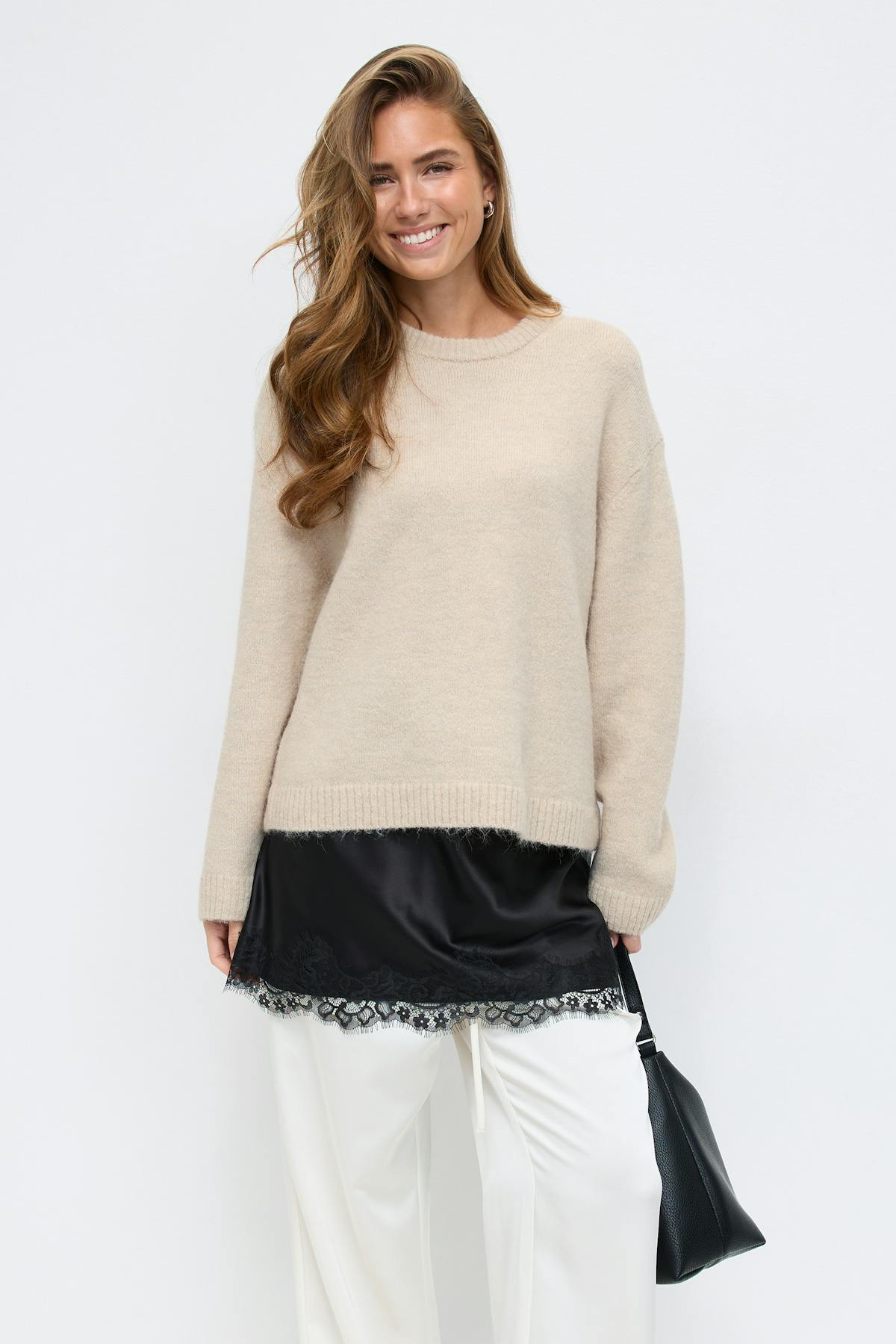 Crew neck knitted sweater