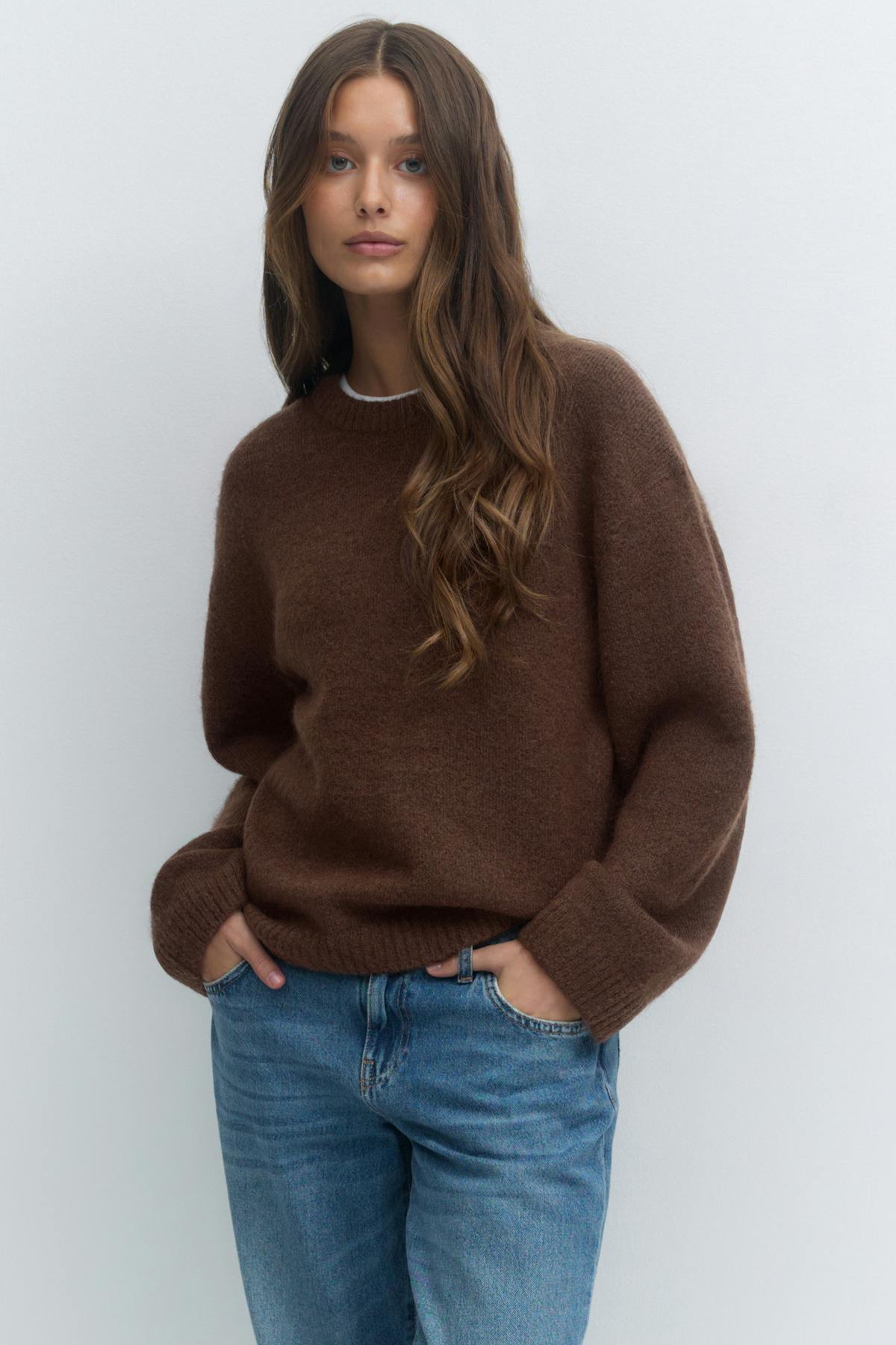 Crew neck knitted sweater