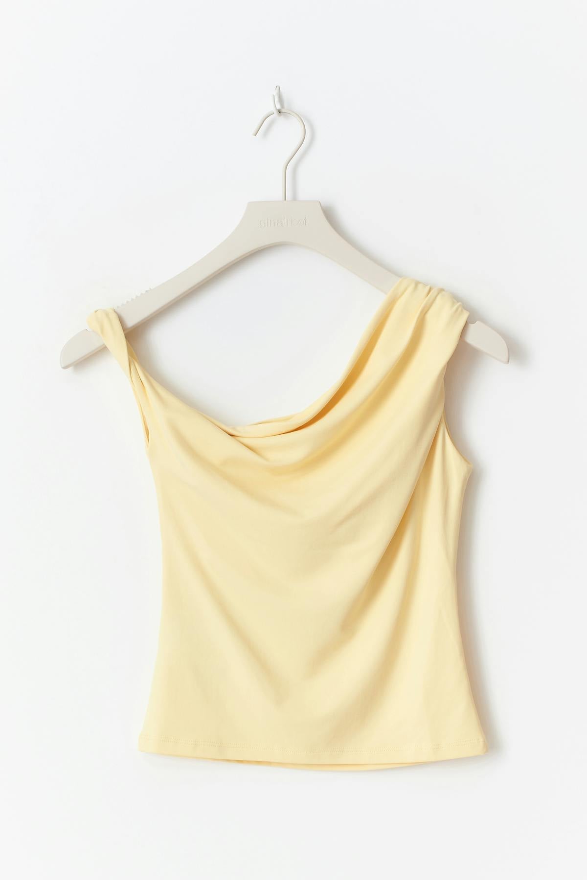 Asymmetric micro top