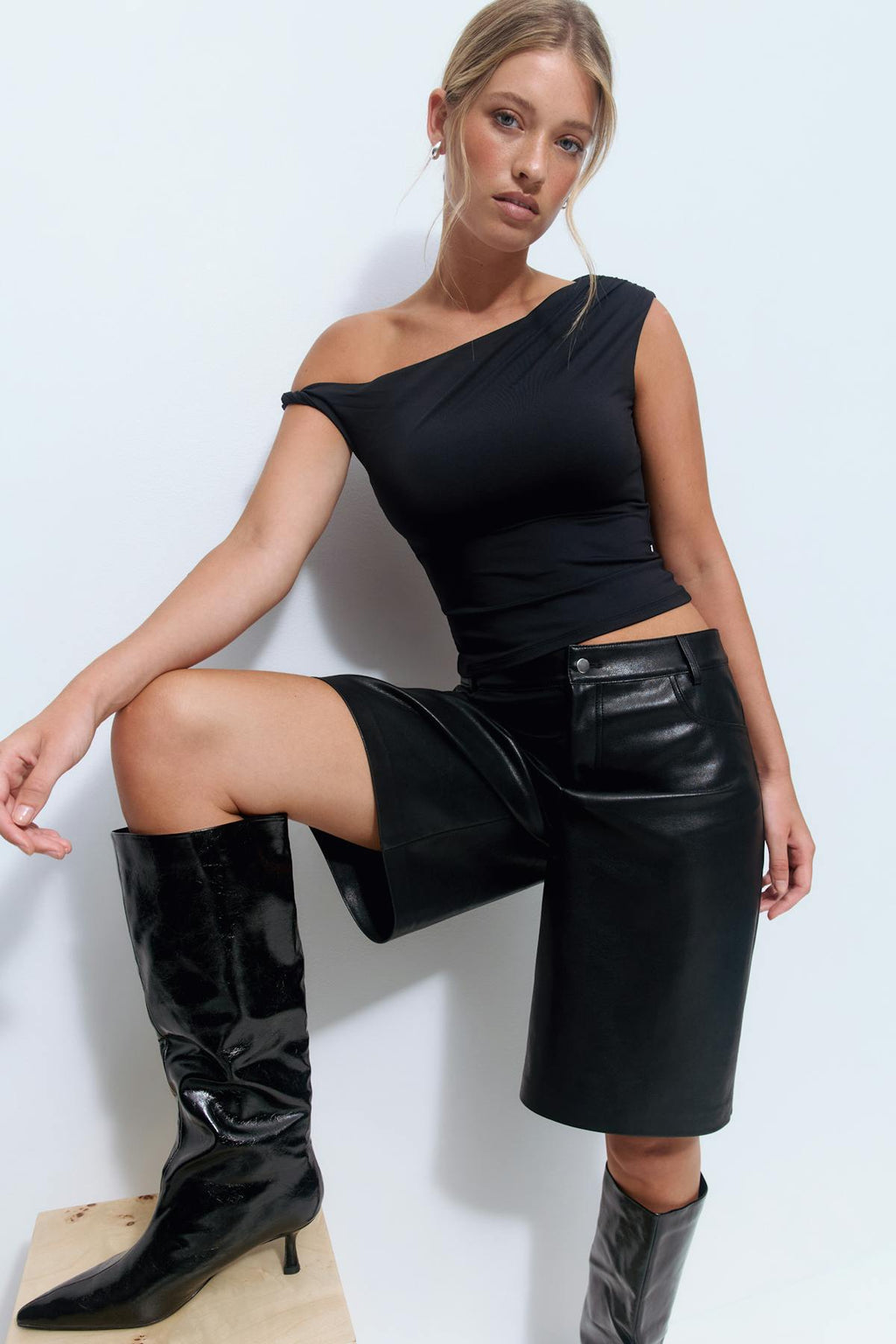 Asymmetric micro top