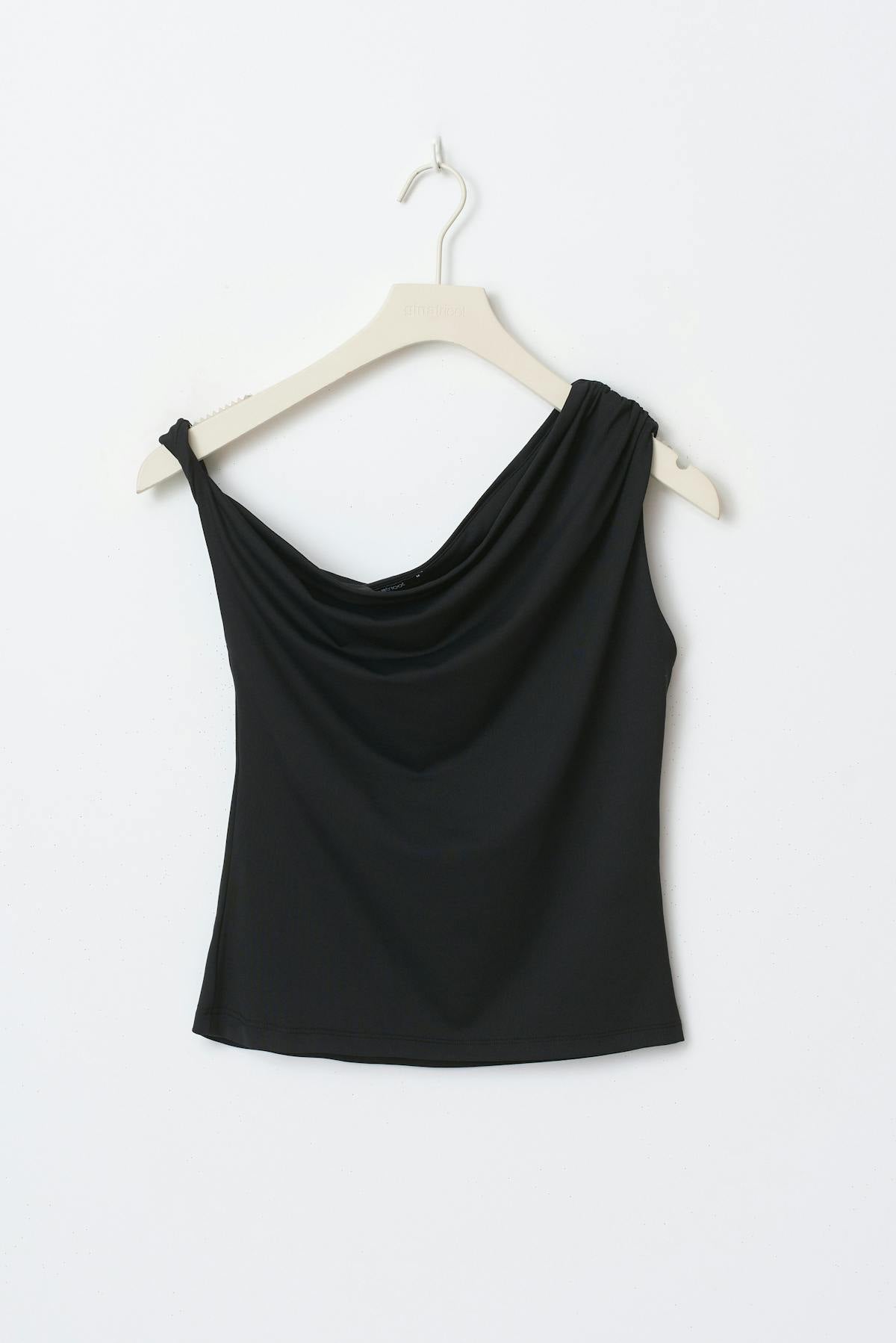 Asymmetric micro top