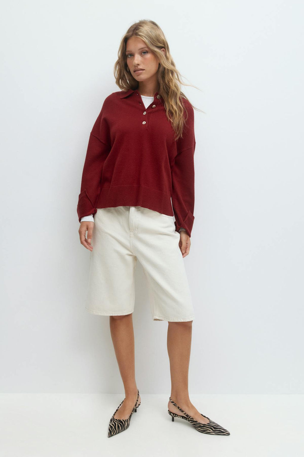 Knitted collar sweater