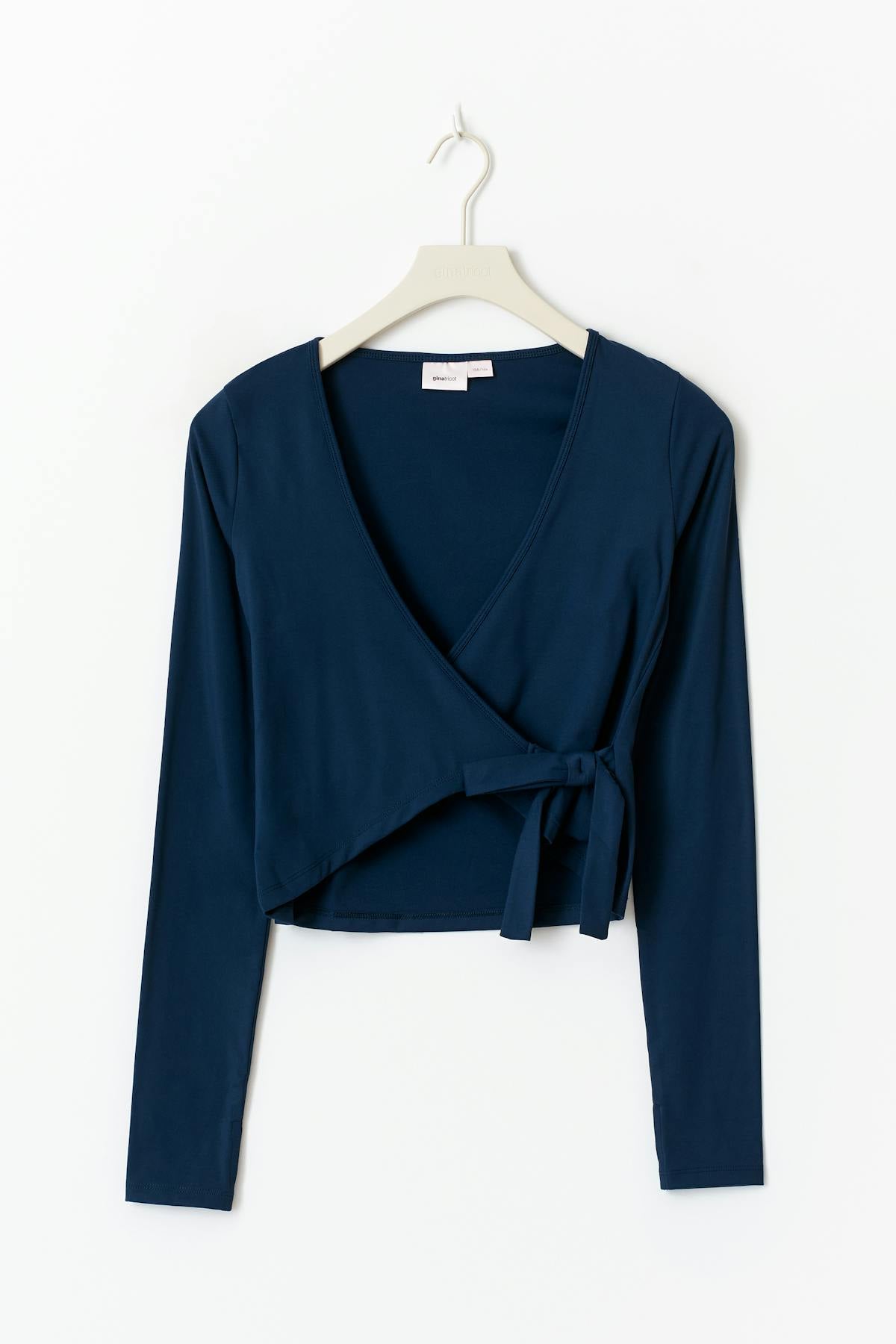Y sporty wrap top