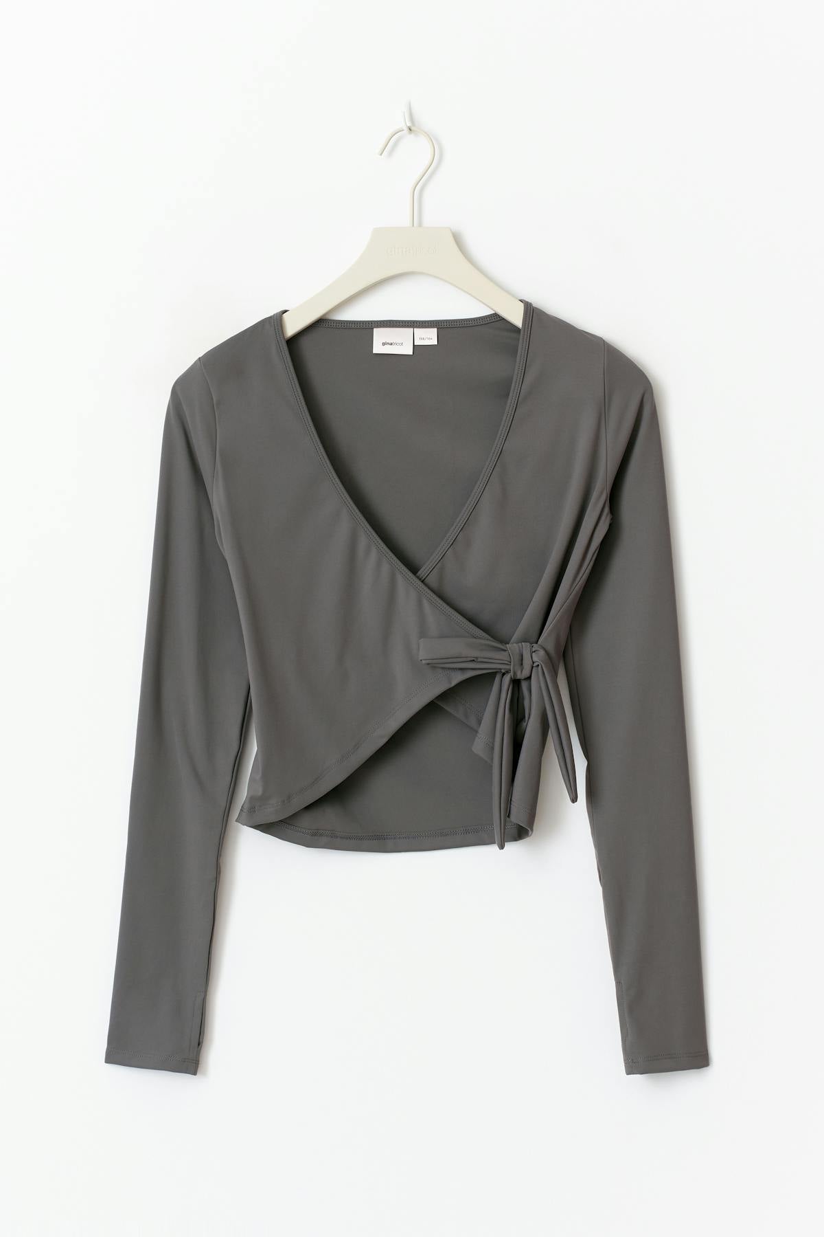 Y sporty wrap top