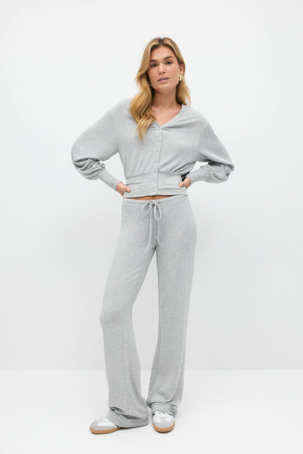 Low waist trousers