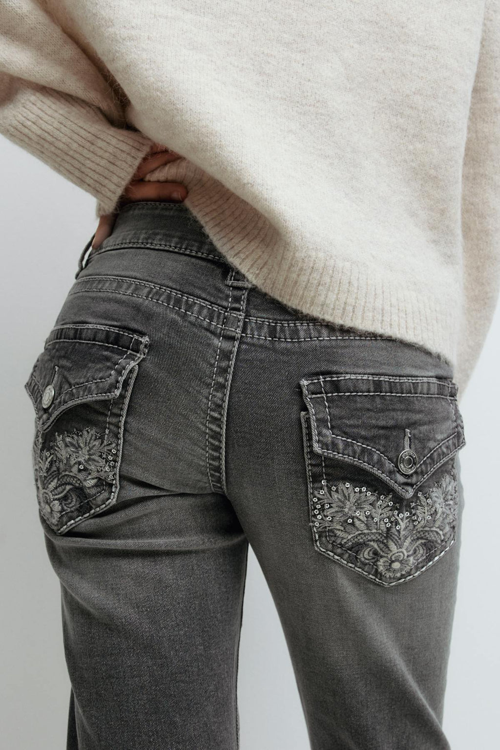 Decorated low flare jeans