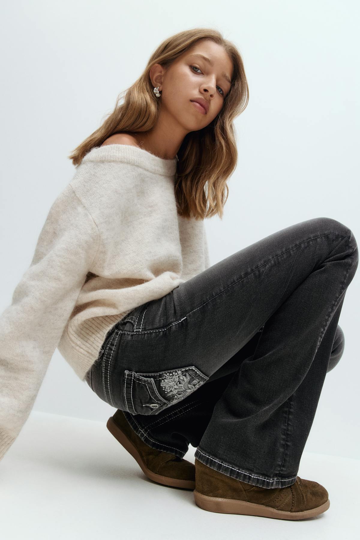 Decorated low flare jeans
