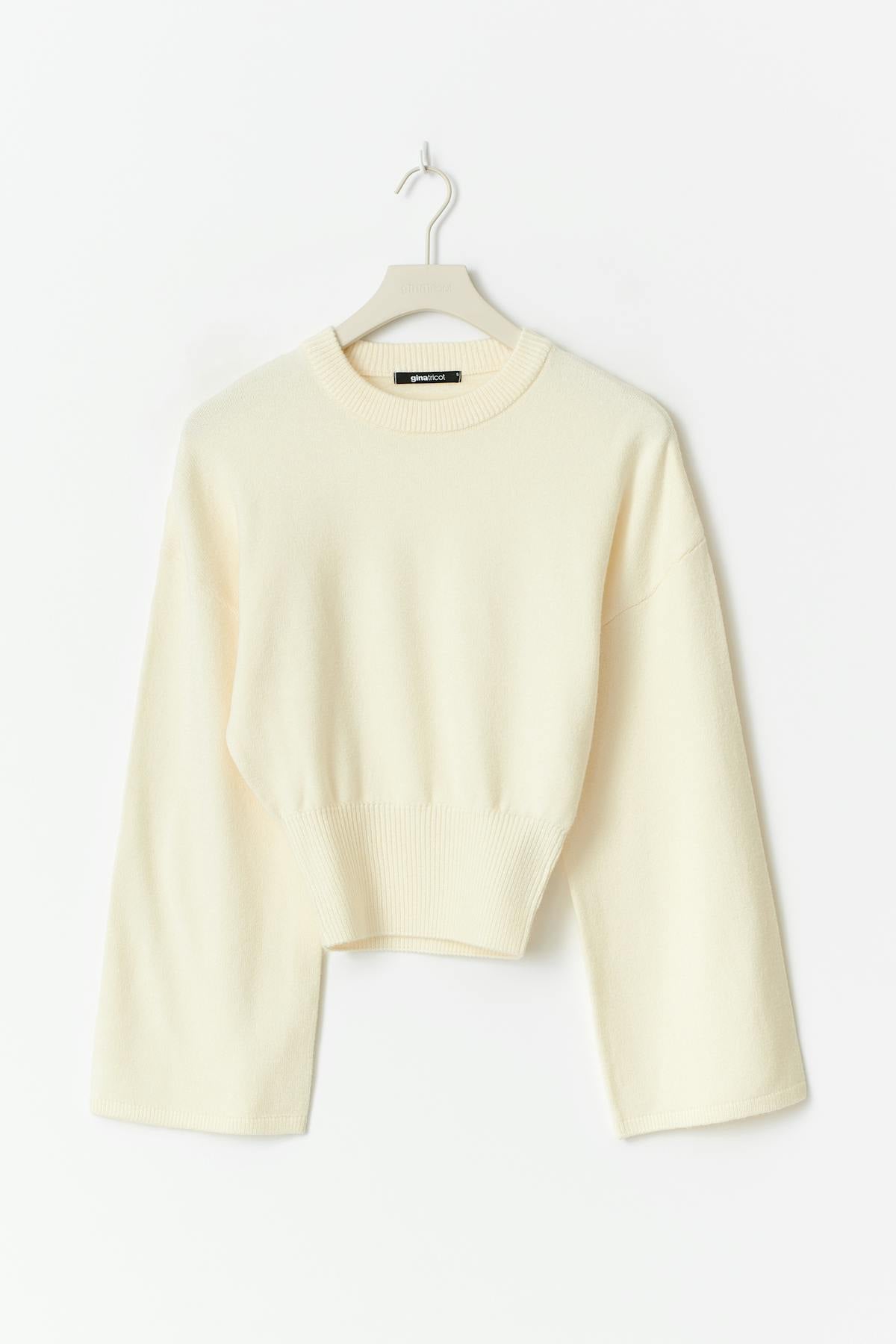 Wide sleeve knitted top