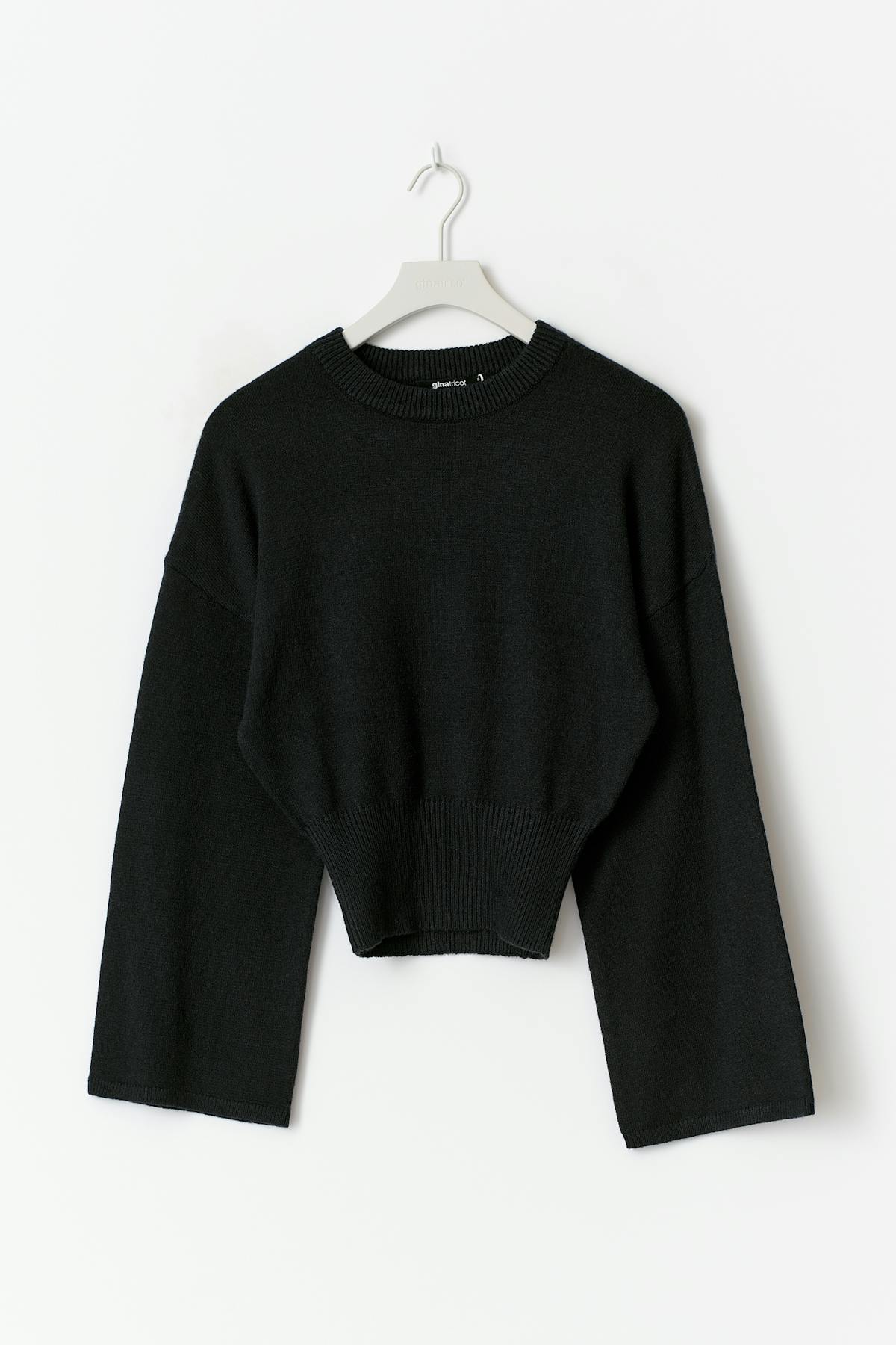 Wide sleeve knitted top