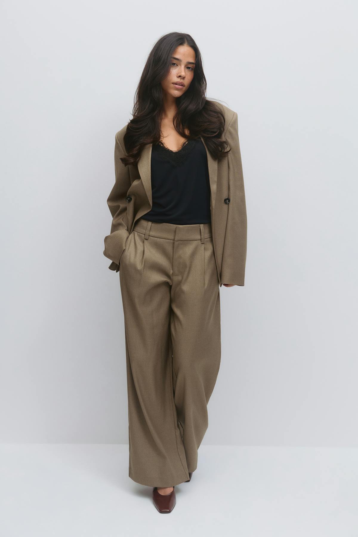 Low wide pleated trousers