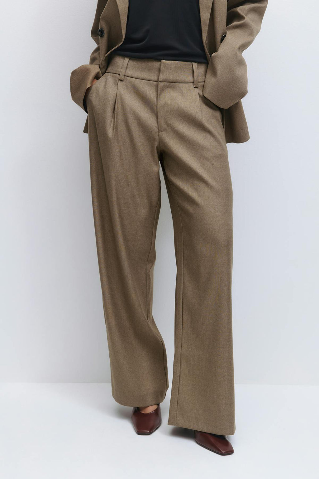 Low wide pleated trousers