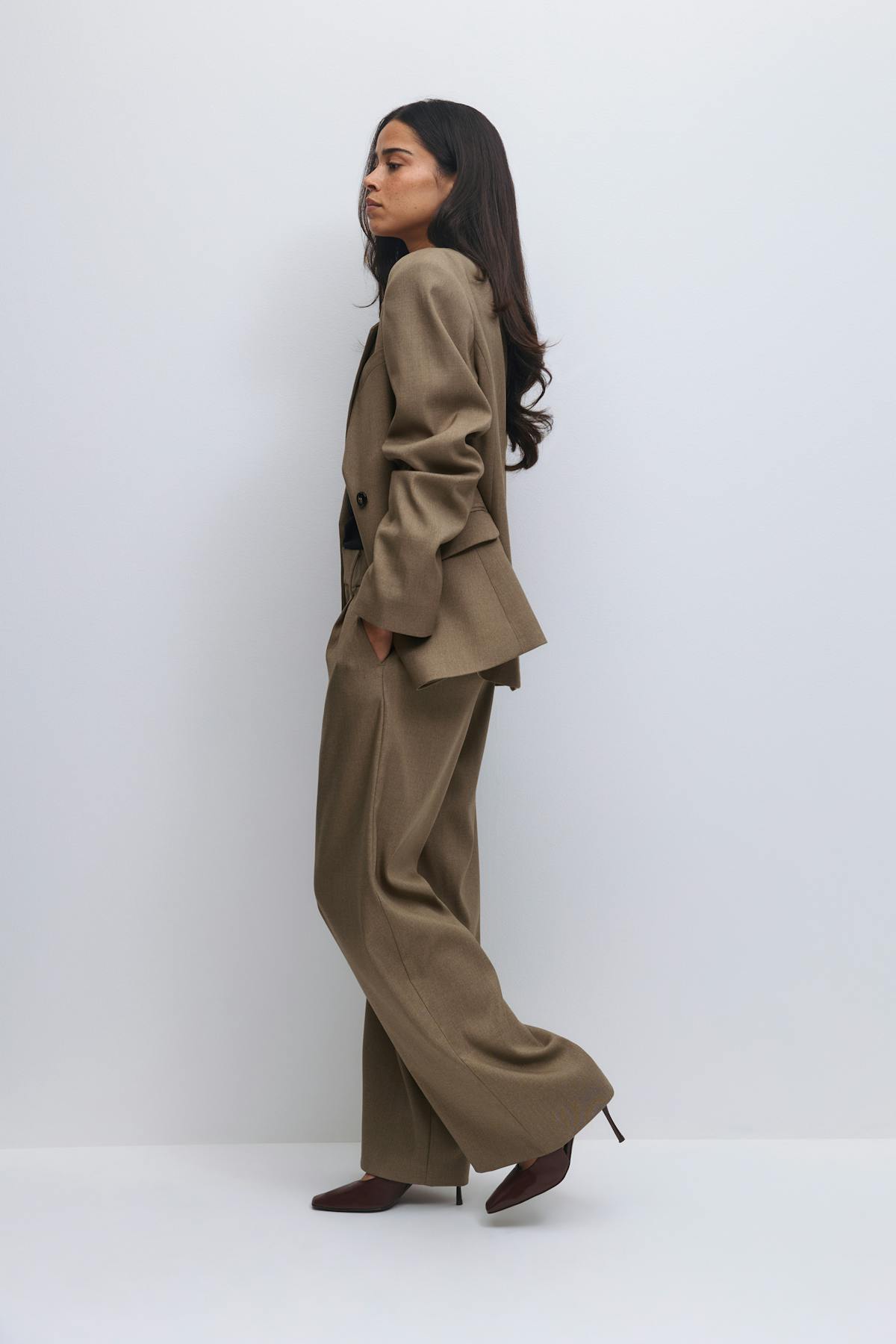 Low wide pleated trousers