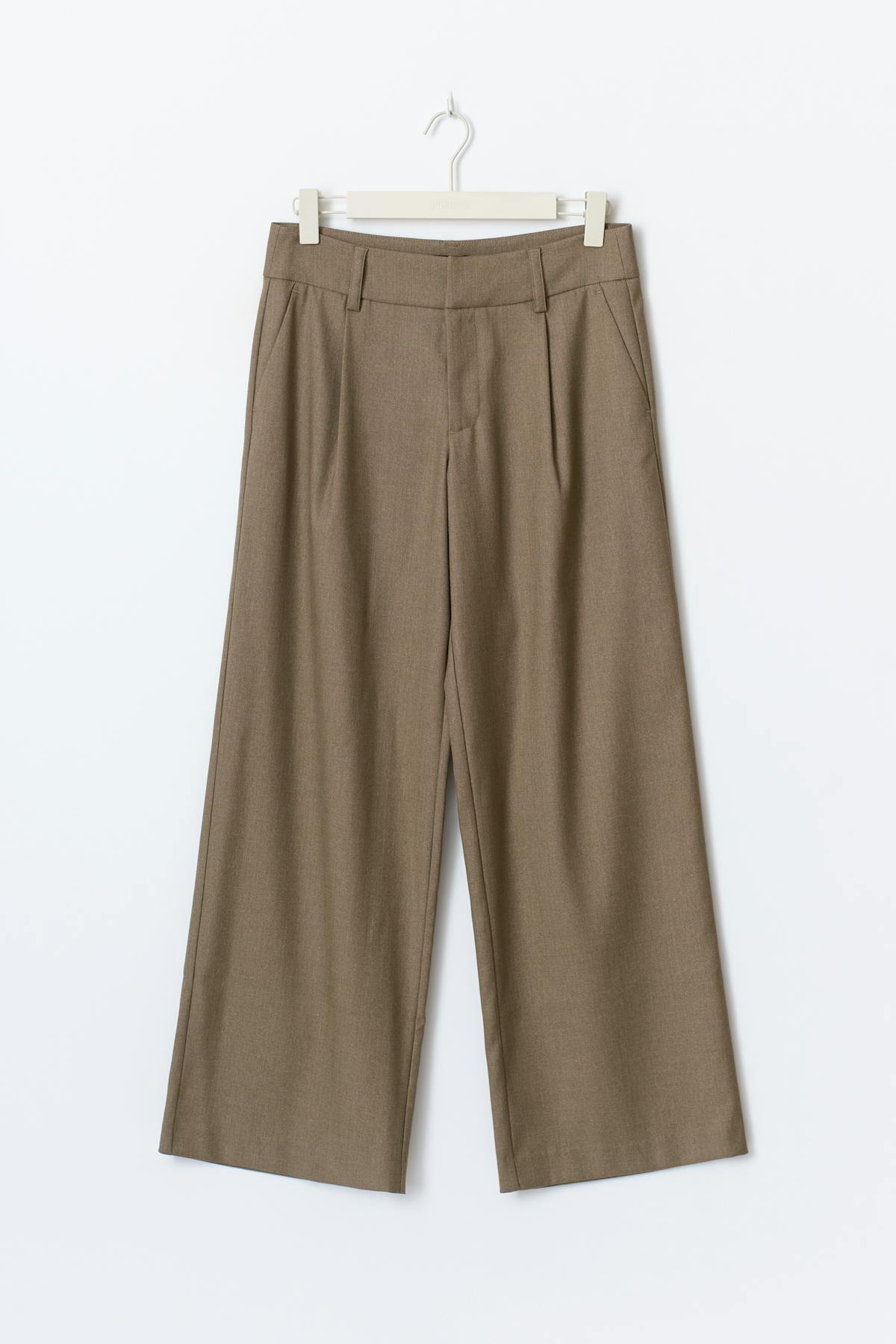 Low wide pleated trousers
