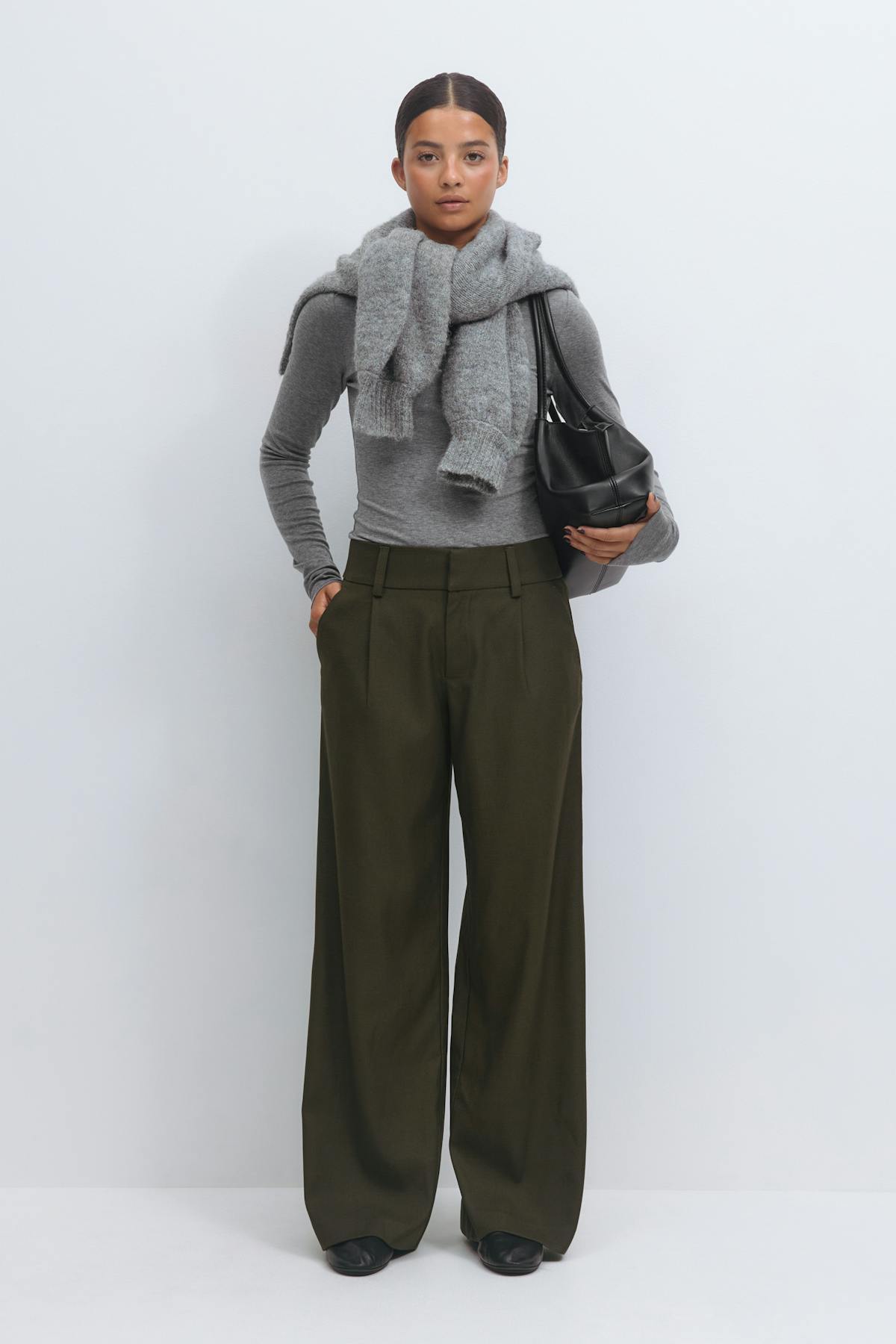 Low wide pleated trousers