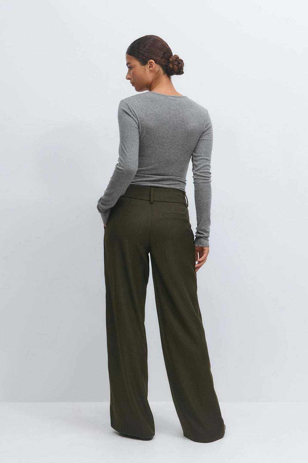 Low wide pleated trousers