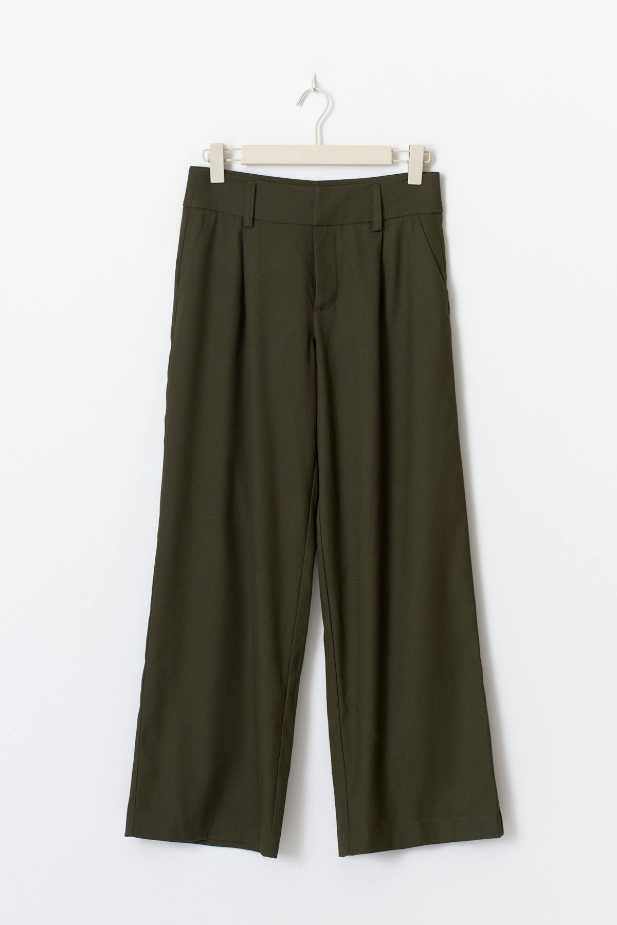 Low wide pleated trousers