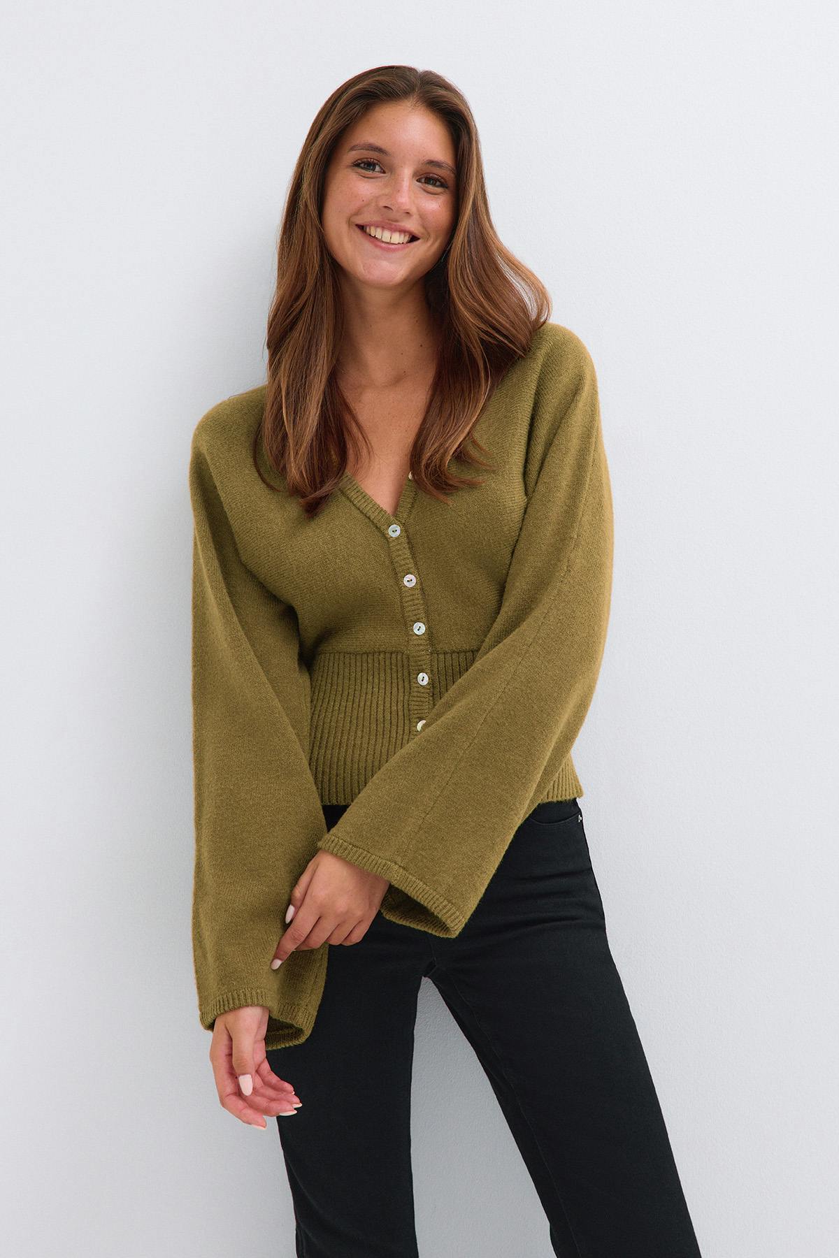 Fitted waist knitted cardigan