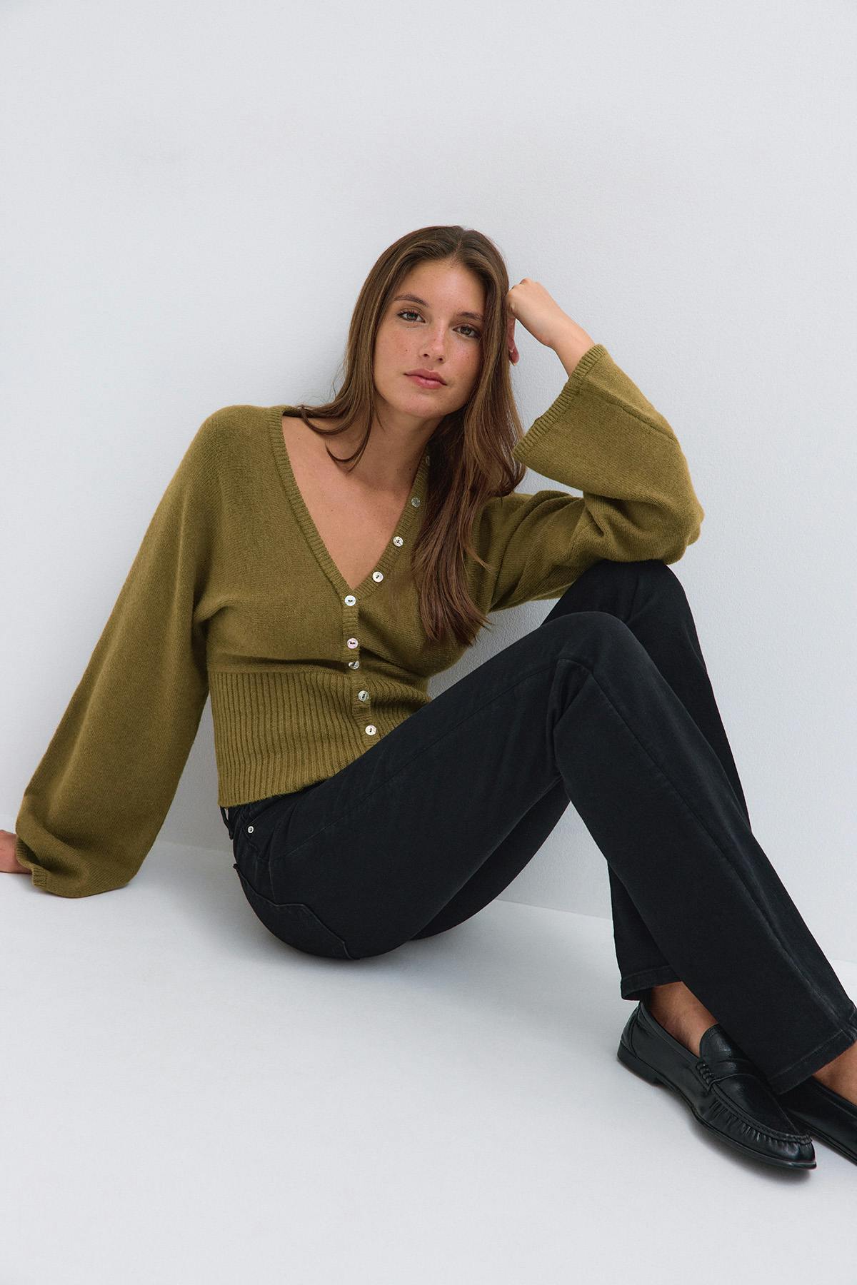 Fitted waist knitted cardigan