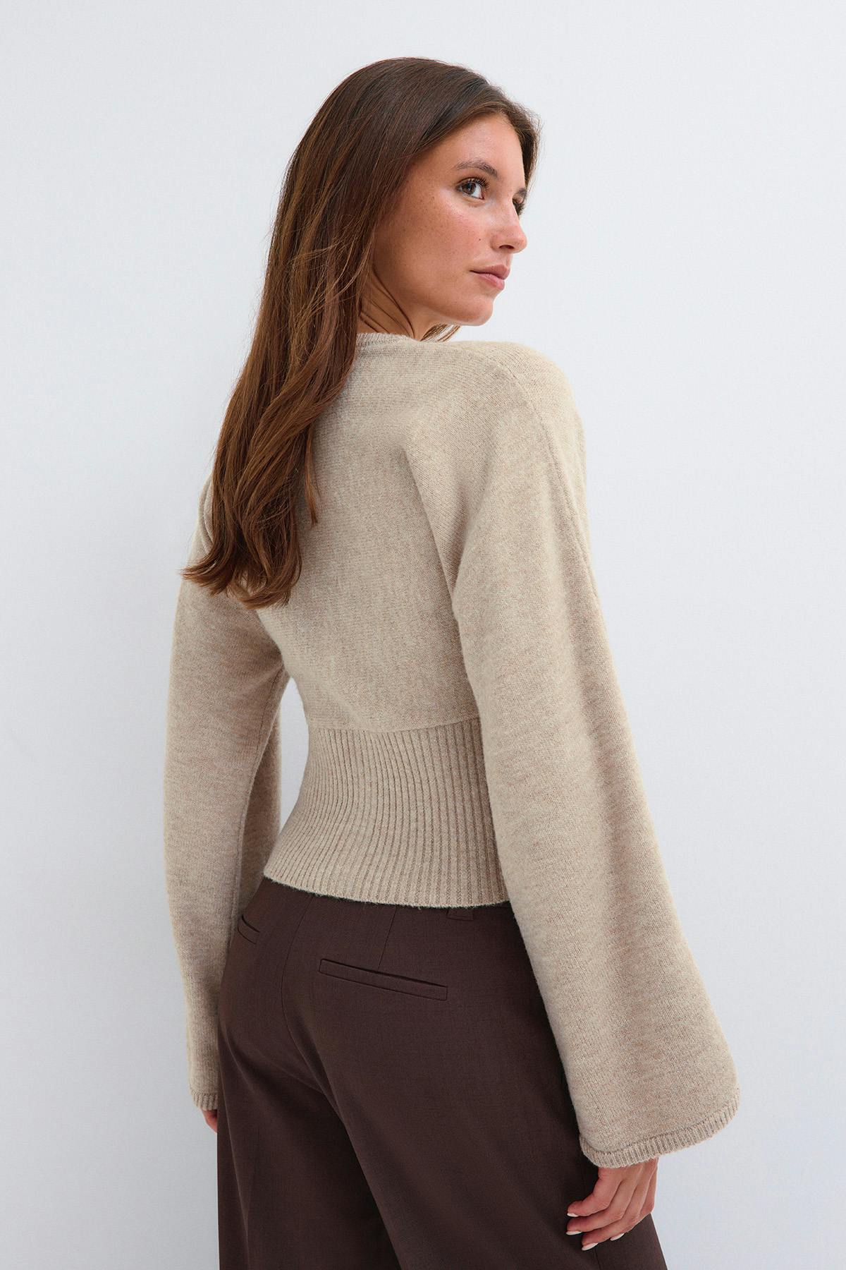 Fitted waist knitted cardigan