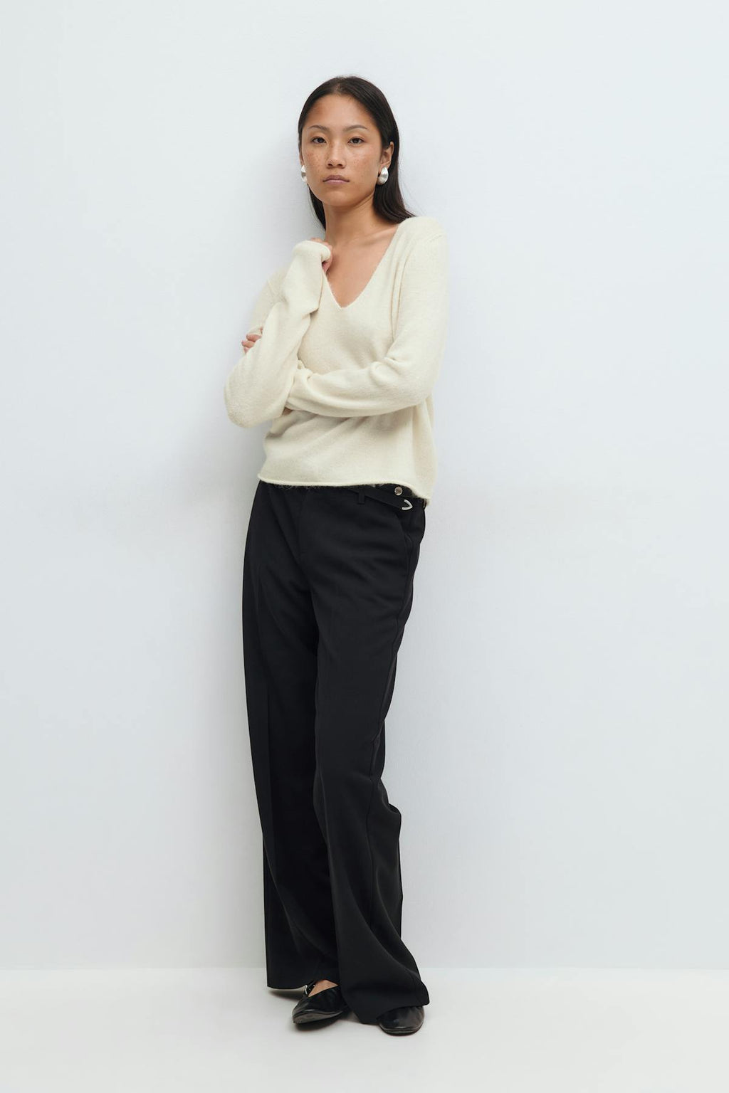 Loose v-neck knit sweater