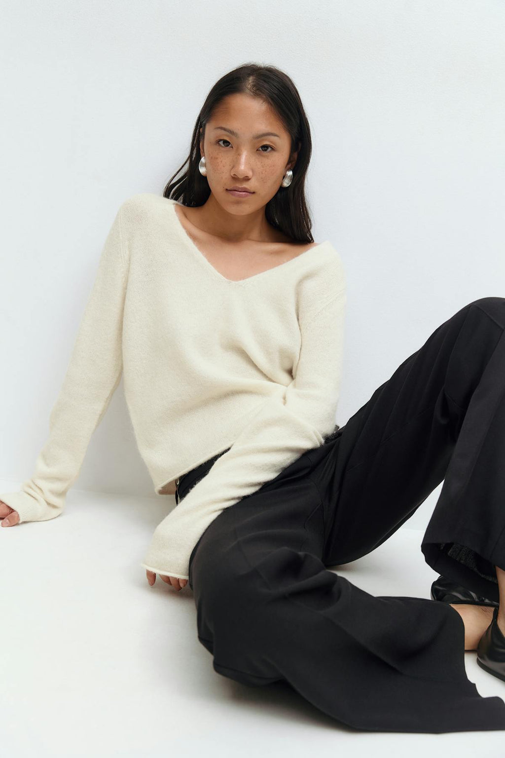 Loose v-neck knit sweater