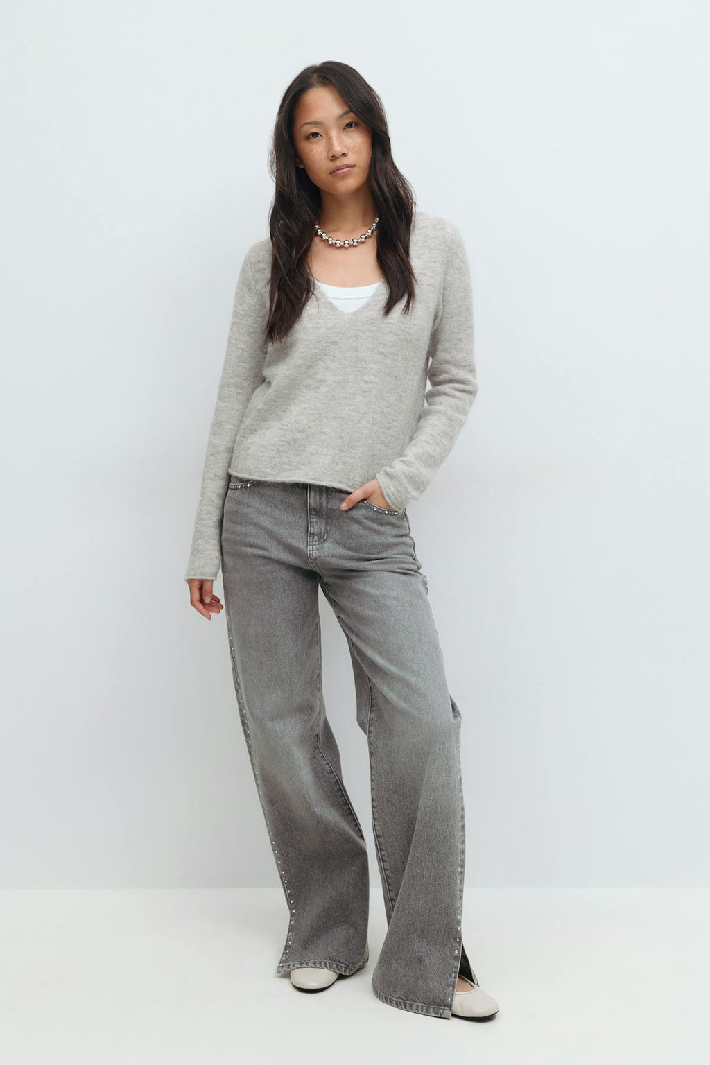 Loose v-neck knit sweater