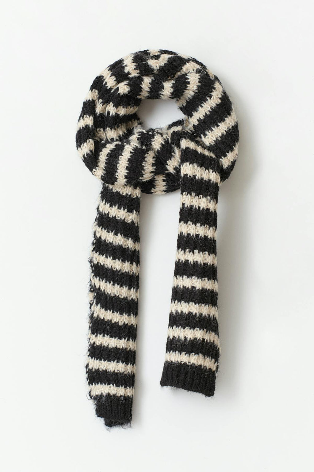 Knitted choker scarf