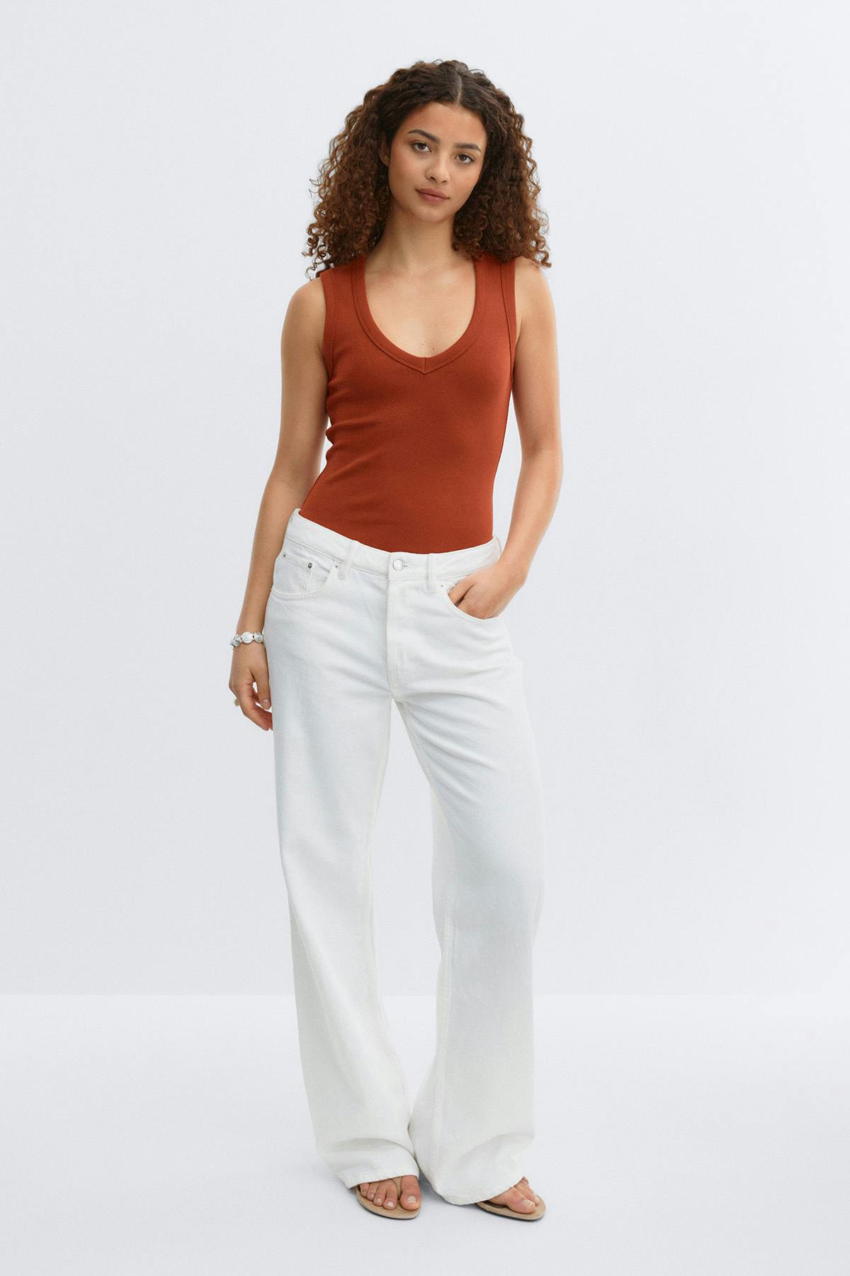 Tight v-neck rib tank