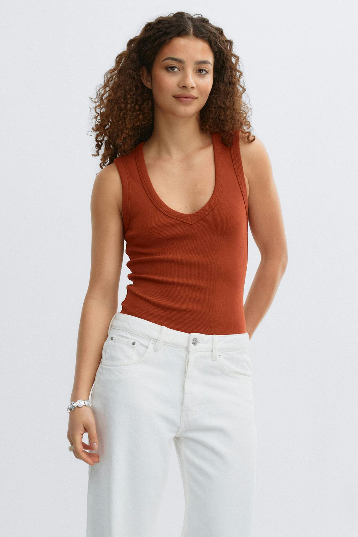 Tight v-neck rib tank