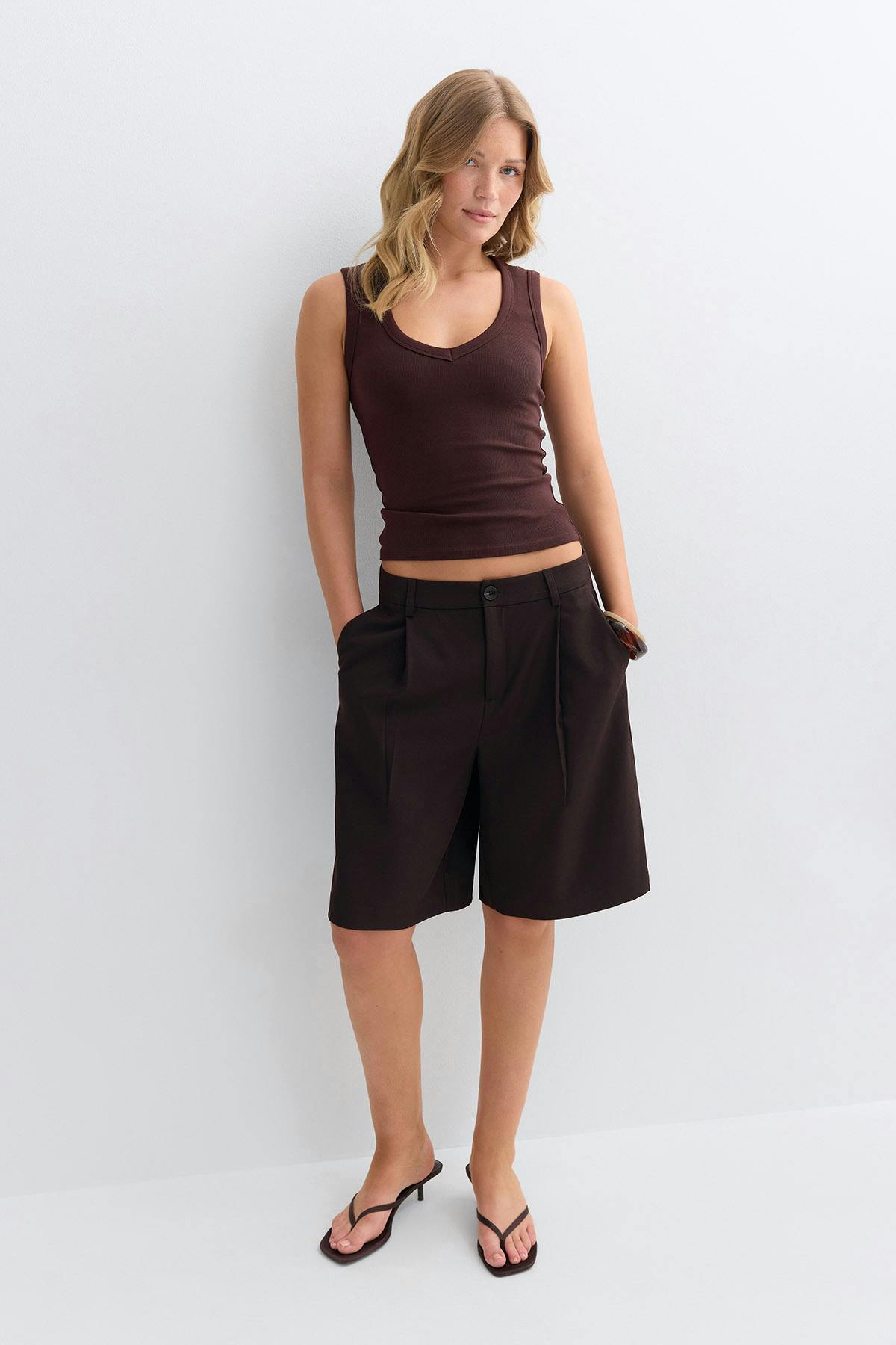 Tight v-neck rib tank