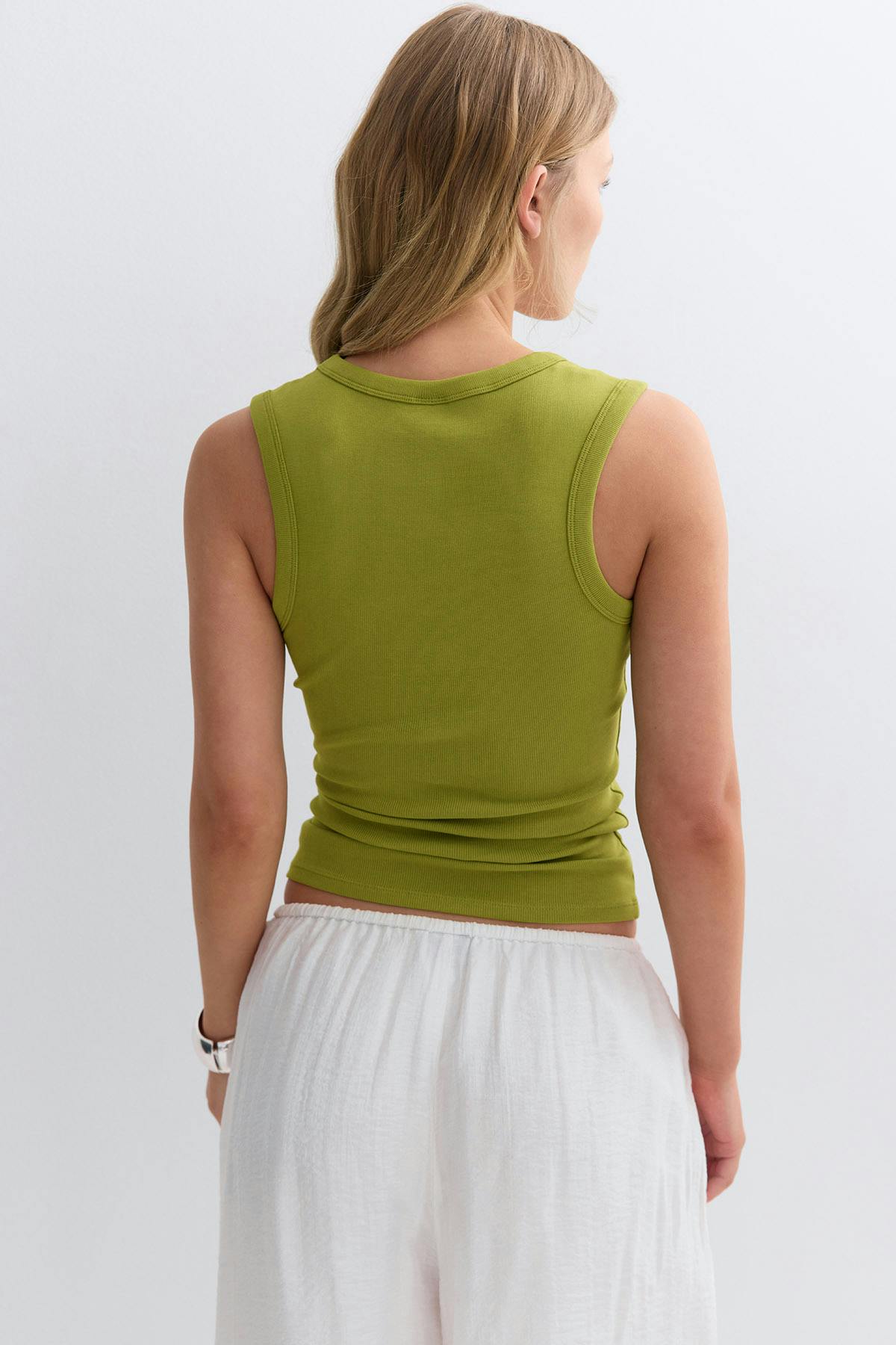 Tight v-neck rib tank