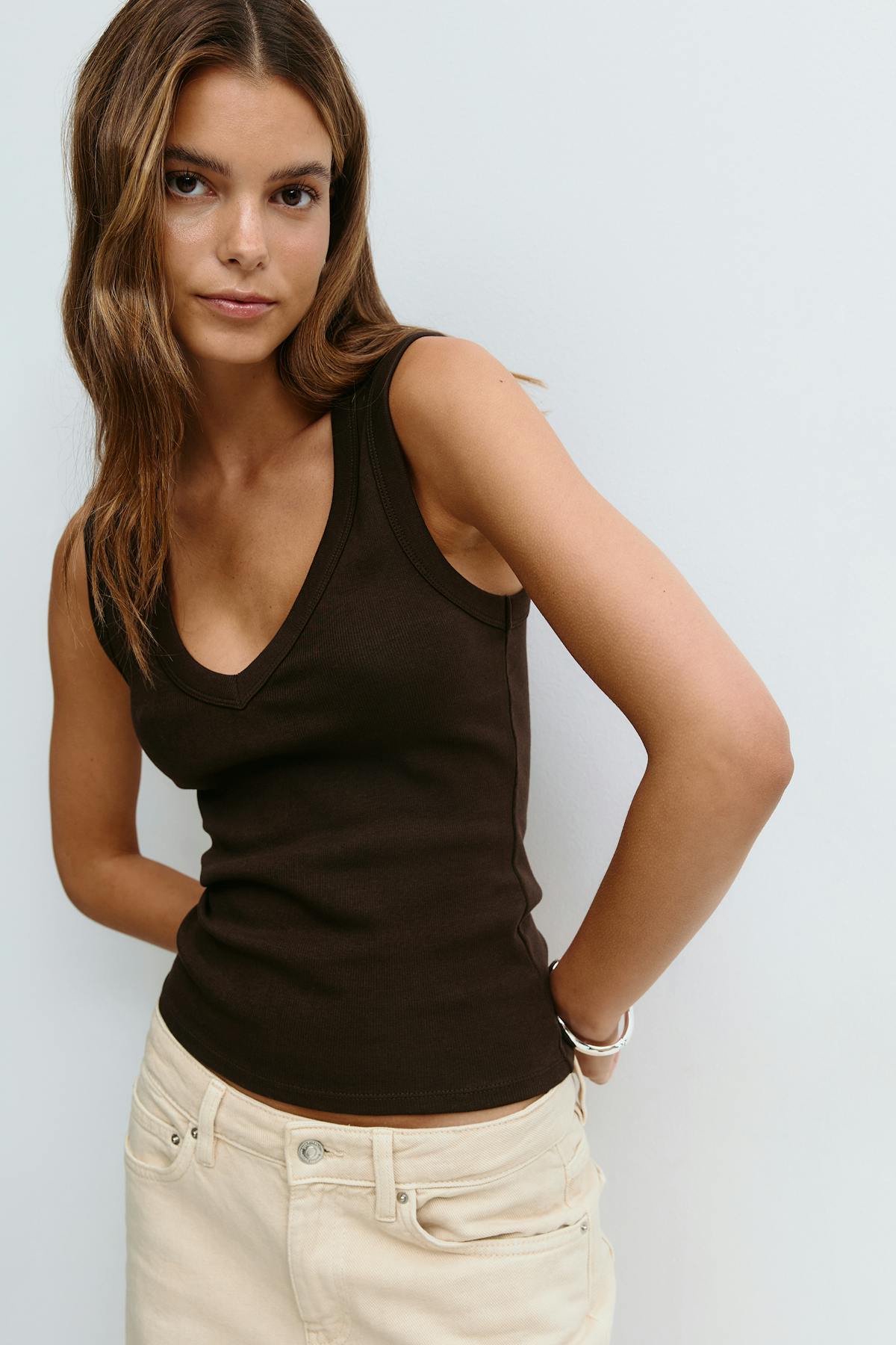 Tight v-neck rib tank