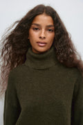 Long sleeve knitted sweater
