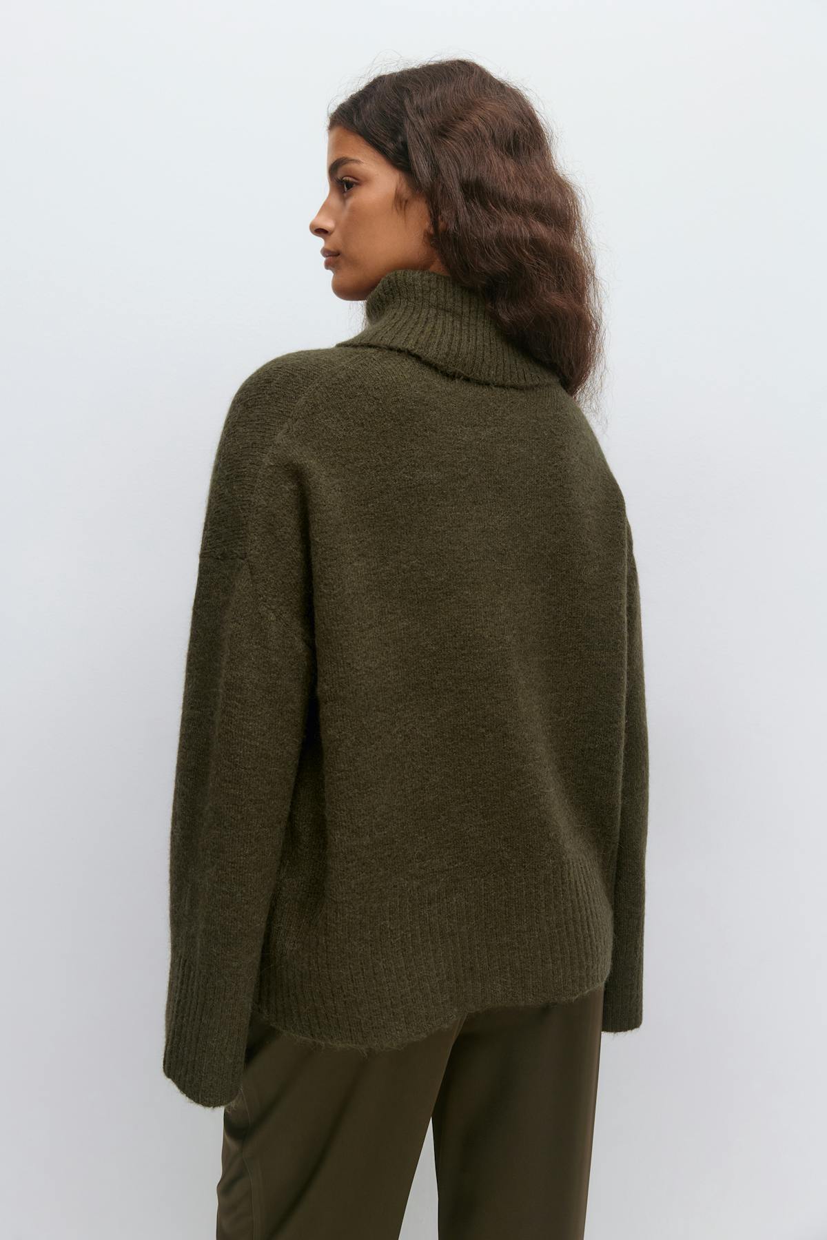 Long sleeve knitted sweater