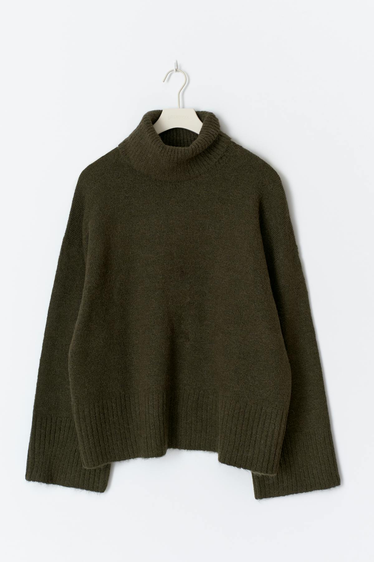 Long sleeve knitted sweater