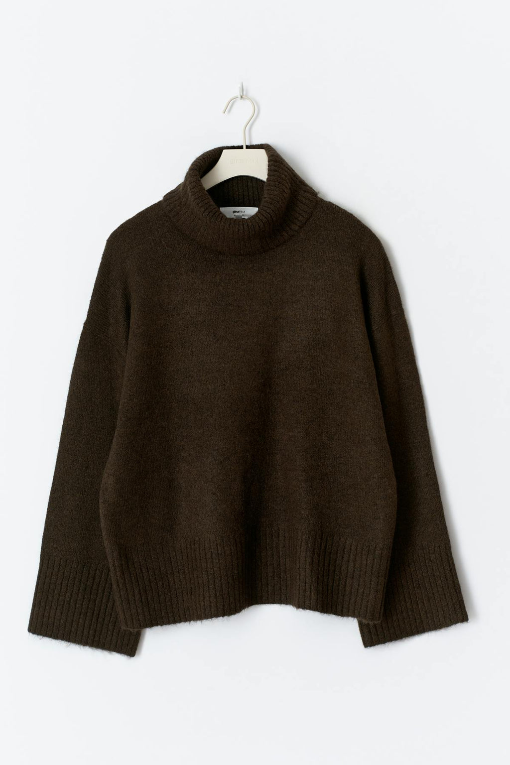 Long sleeve knitted sweater