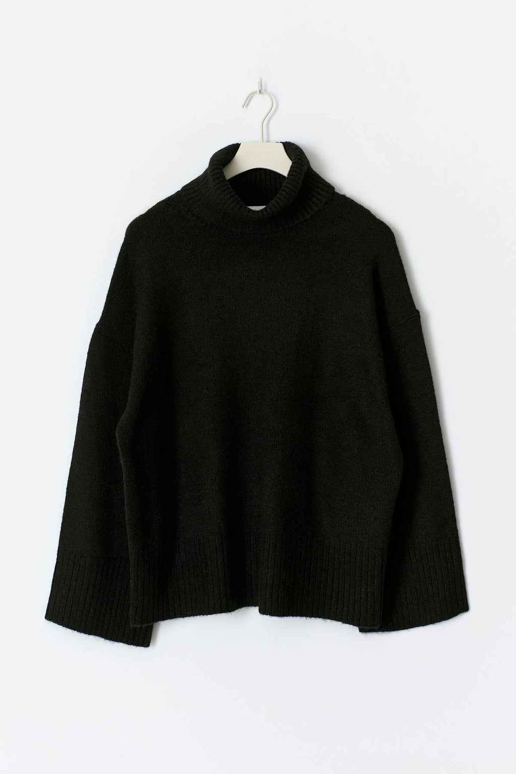 Long sleeve knitted sweater