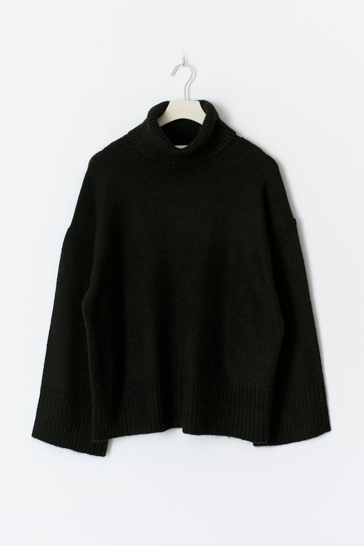 Long sleeve knitted sweater