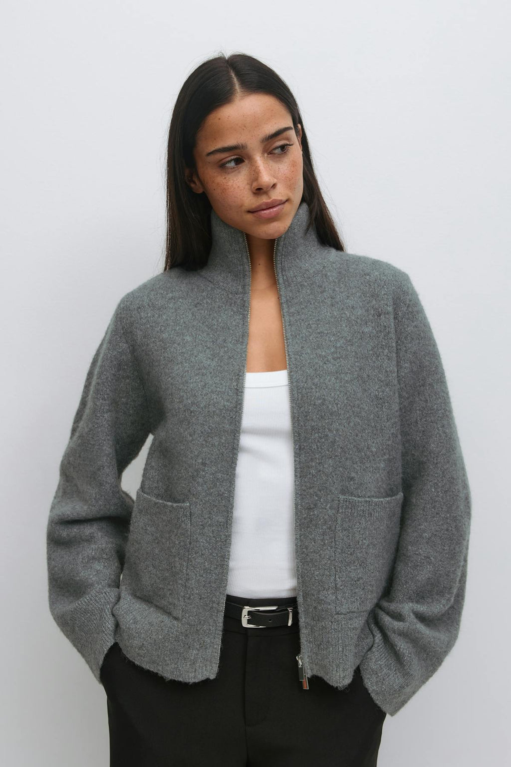 Knitted pocket cardigan