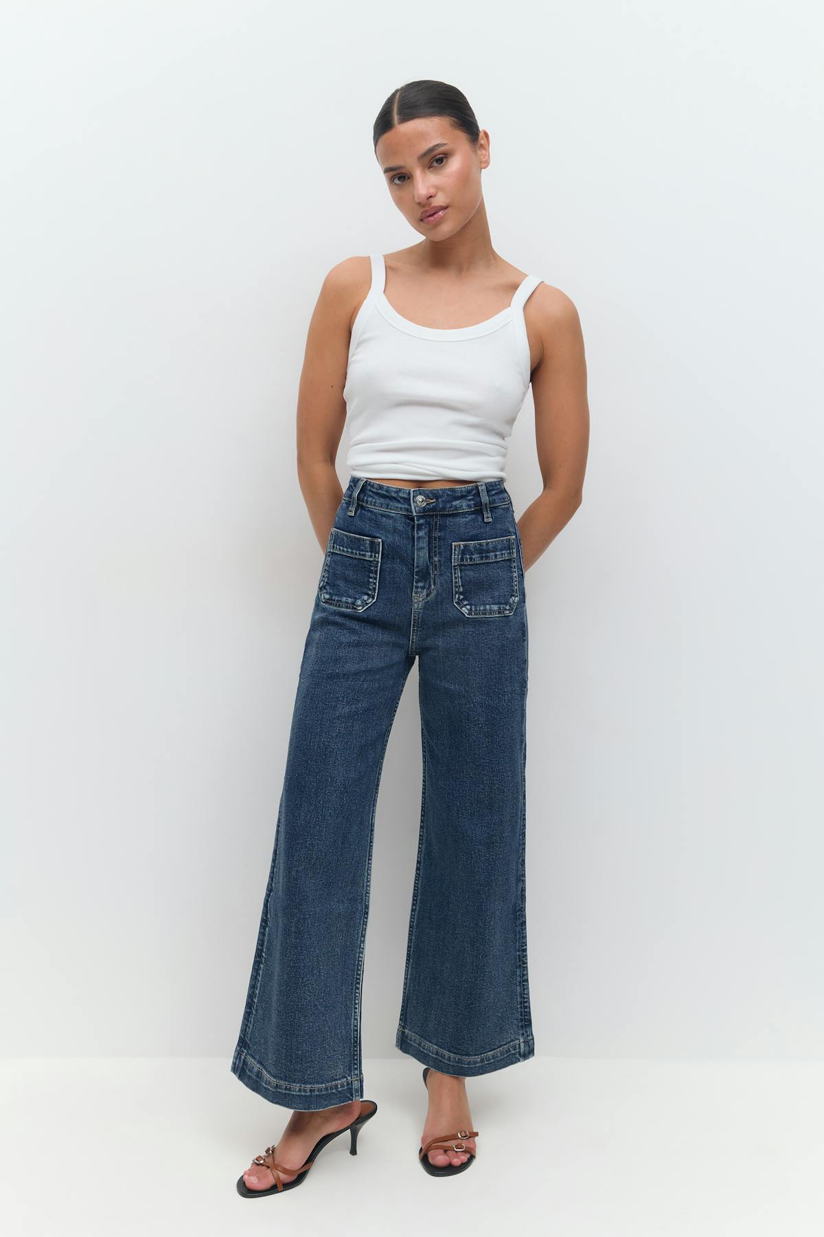 Cropped front pocket jeans