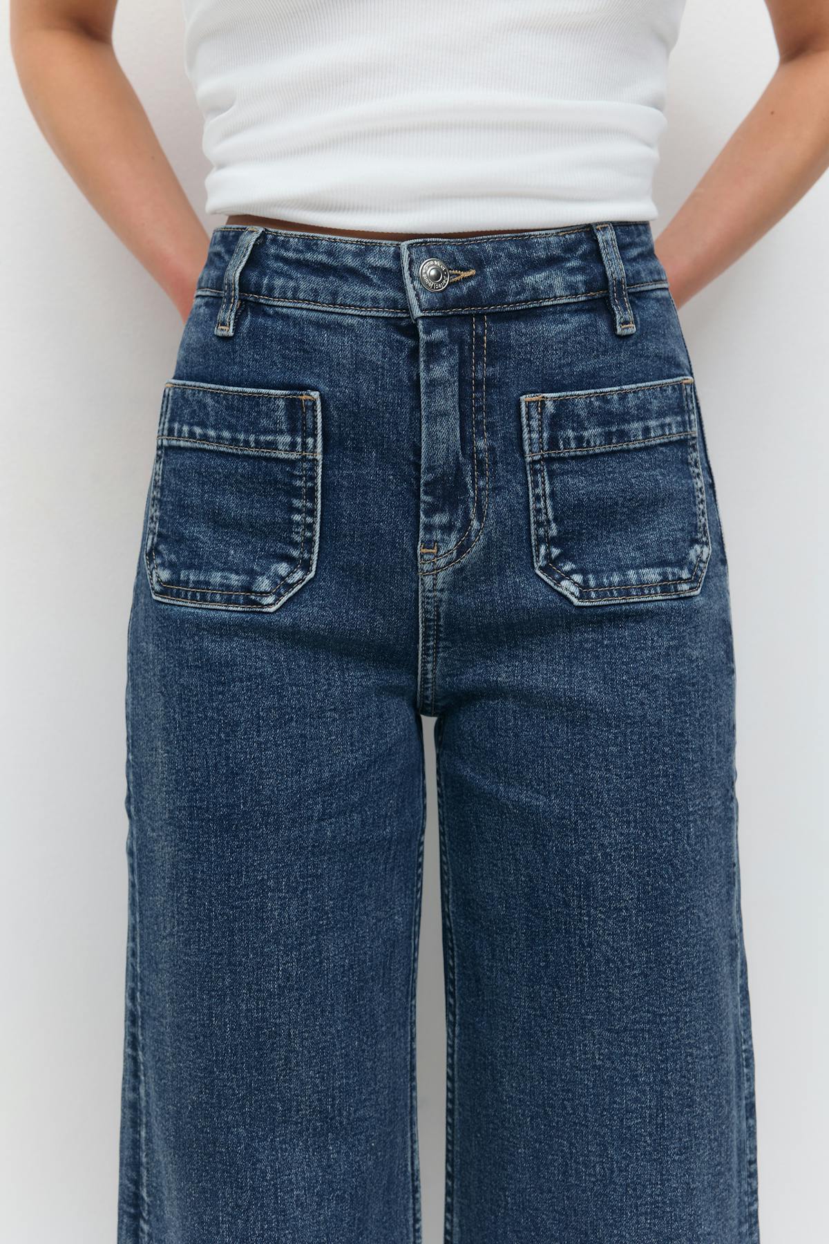 Cropped front pocket jeans