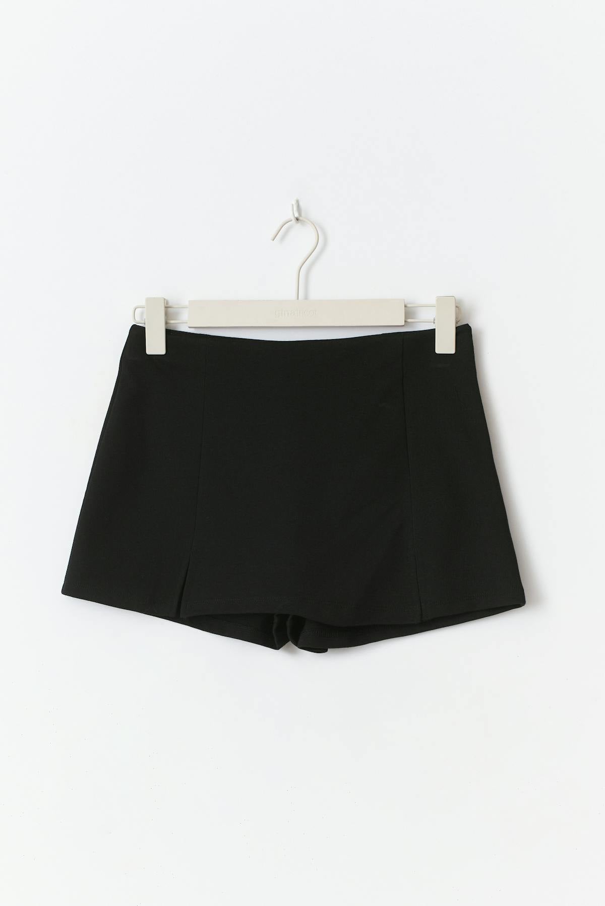 Slit detail skort