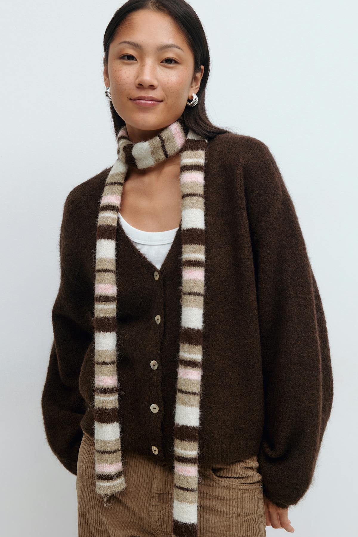Knitted choker scarf