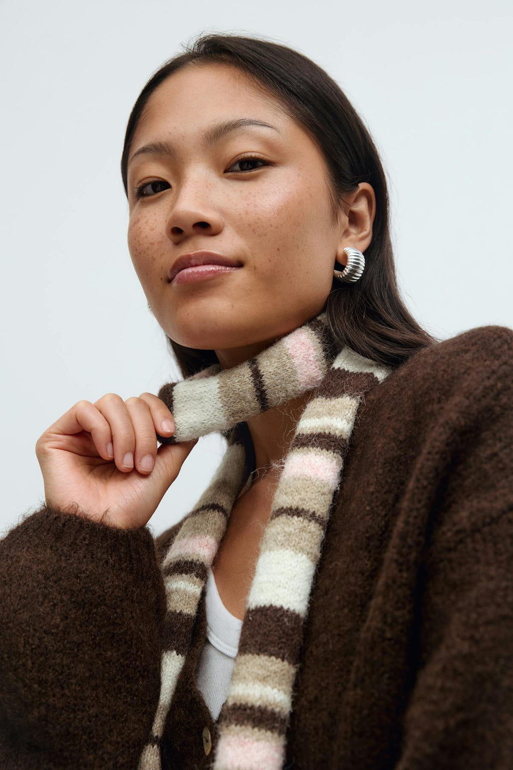 Knitted choker scarf