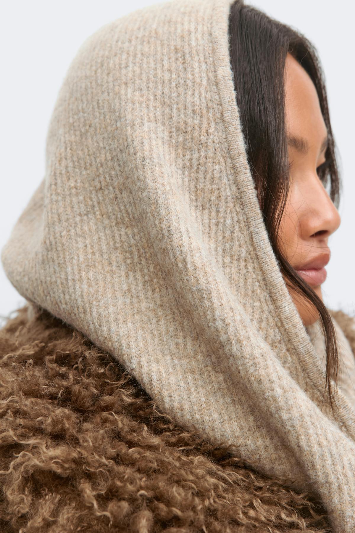 Knitted bonnet