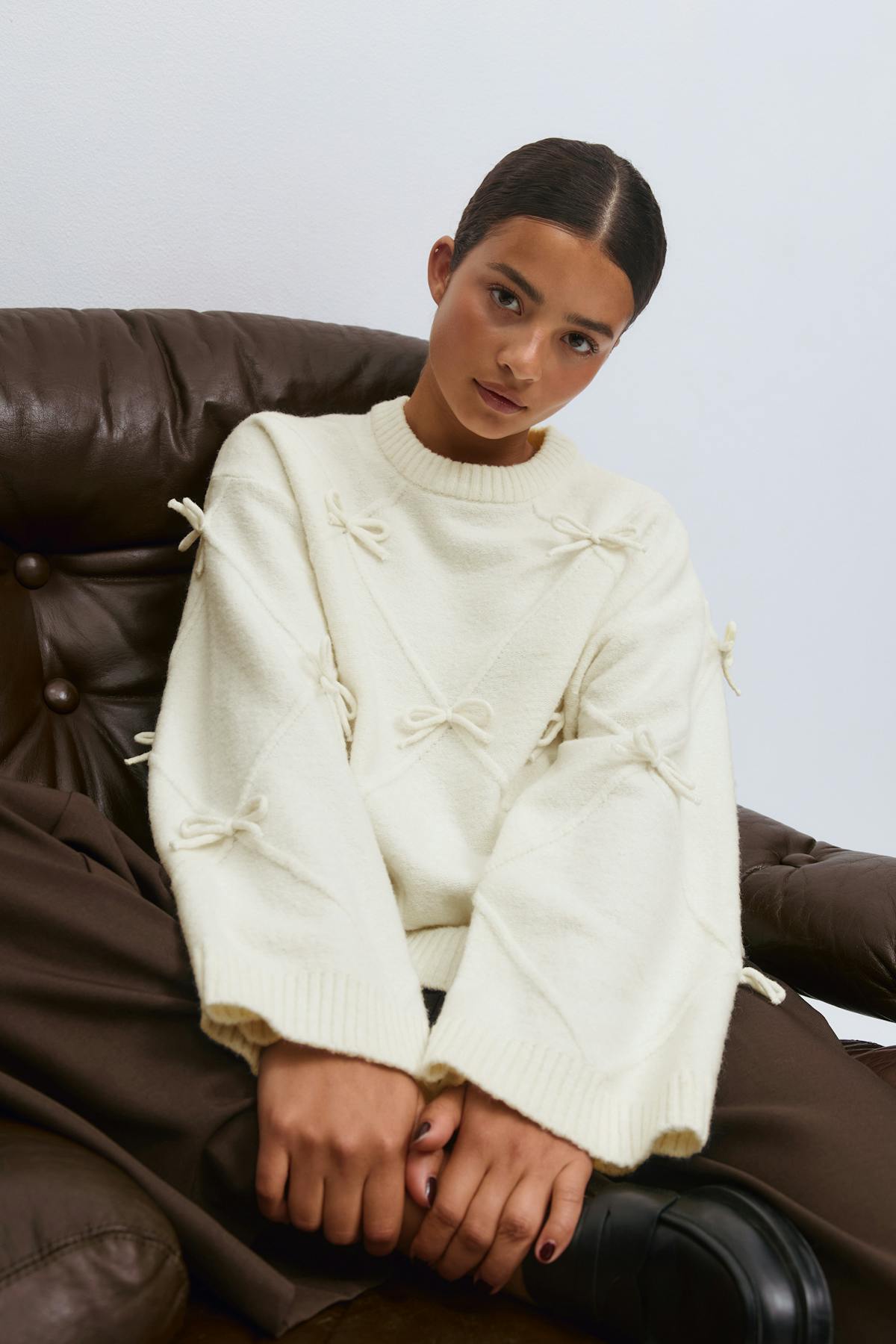 Knitted bow sweater
