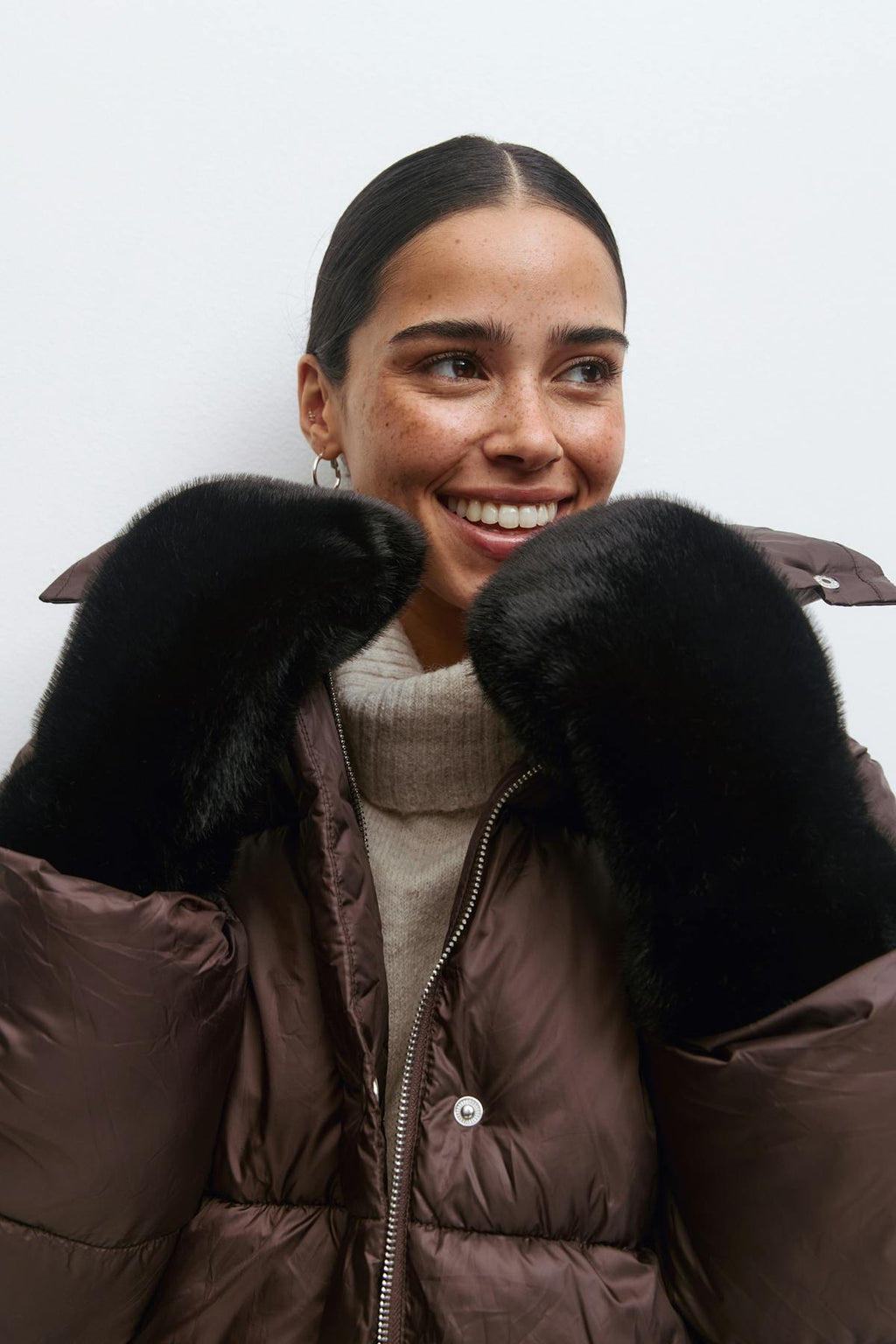 Faux fur mittens