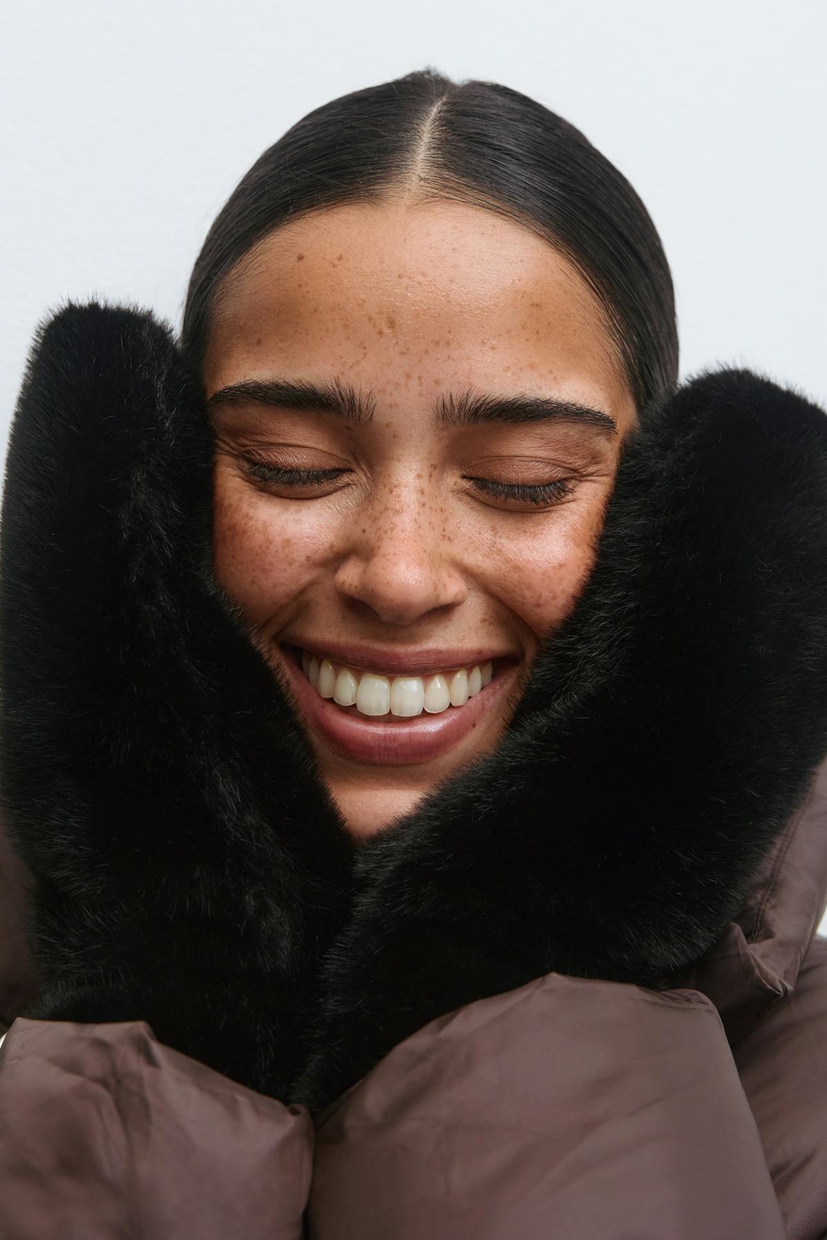 Faux fur mittens