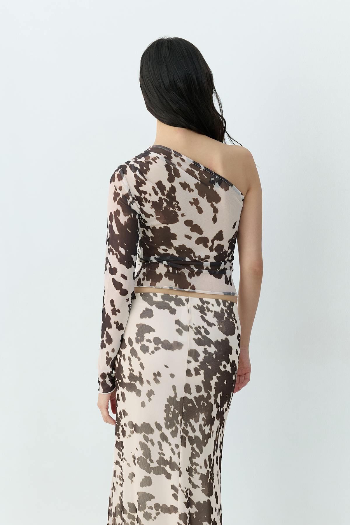 Asymmetric mesh top