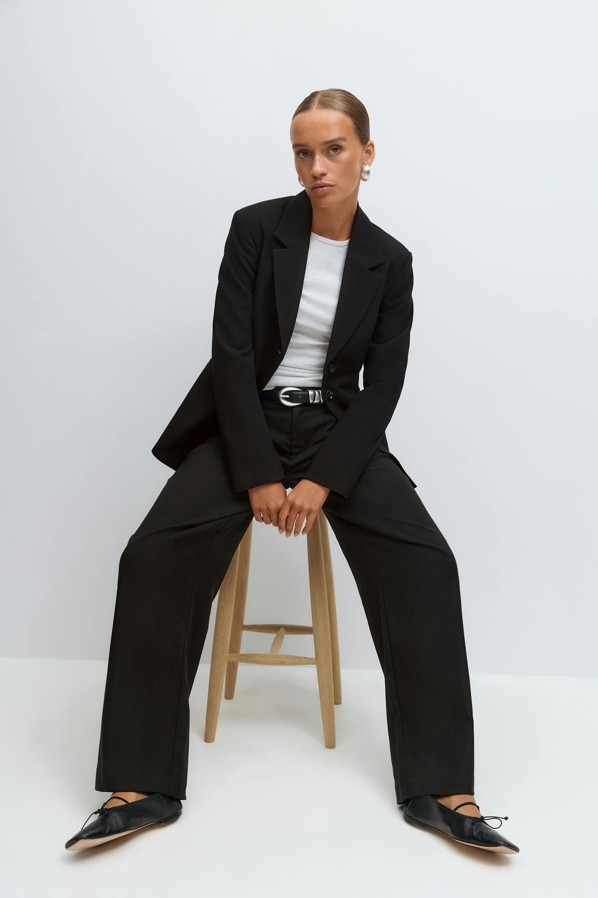 Mid waist pleated trousers